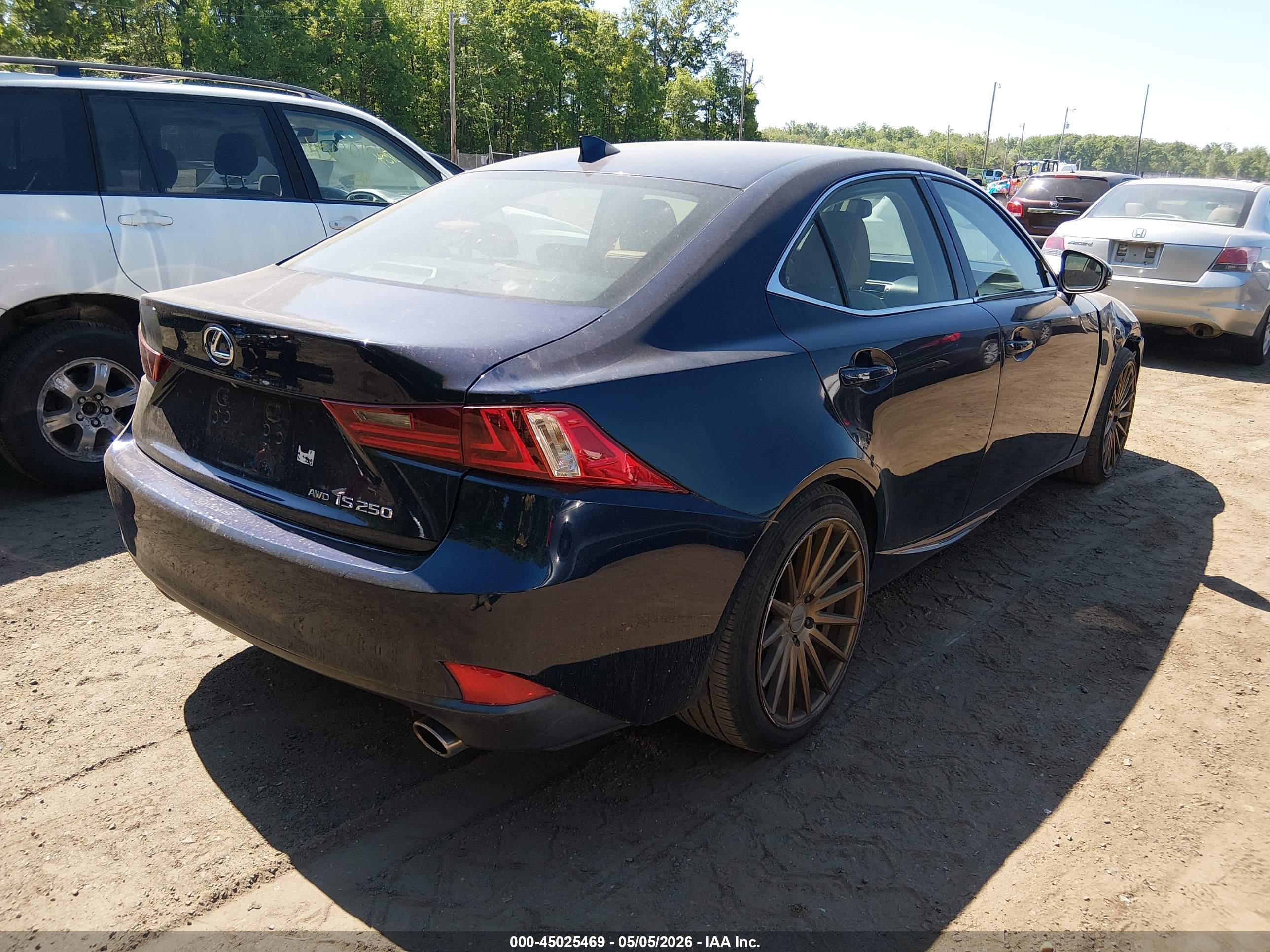 LEXUS IS image 4