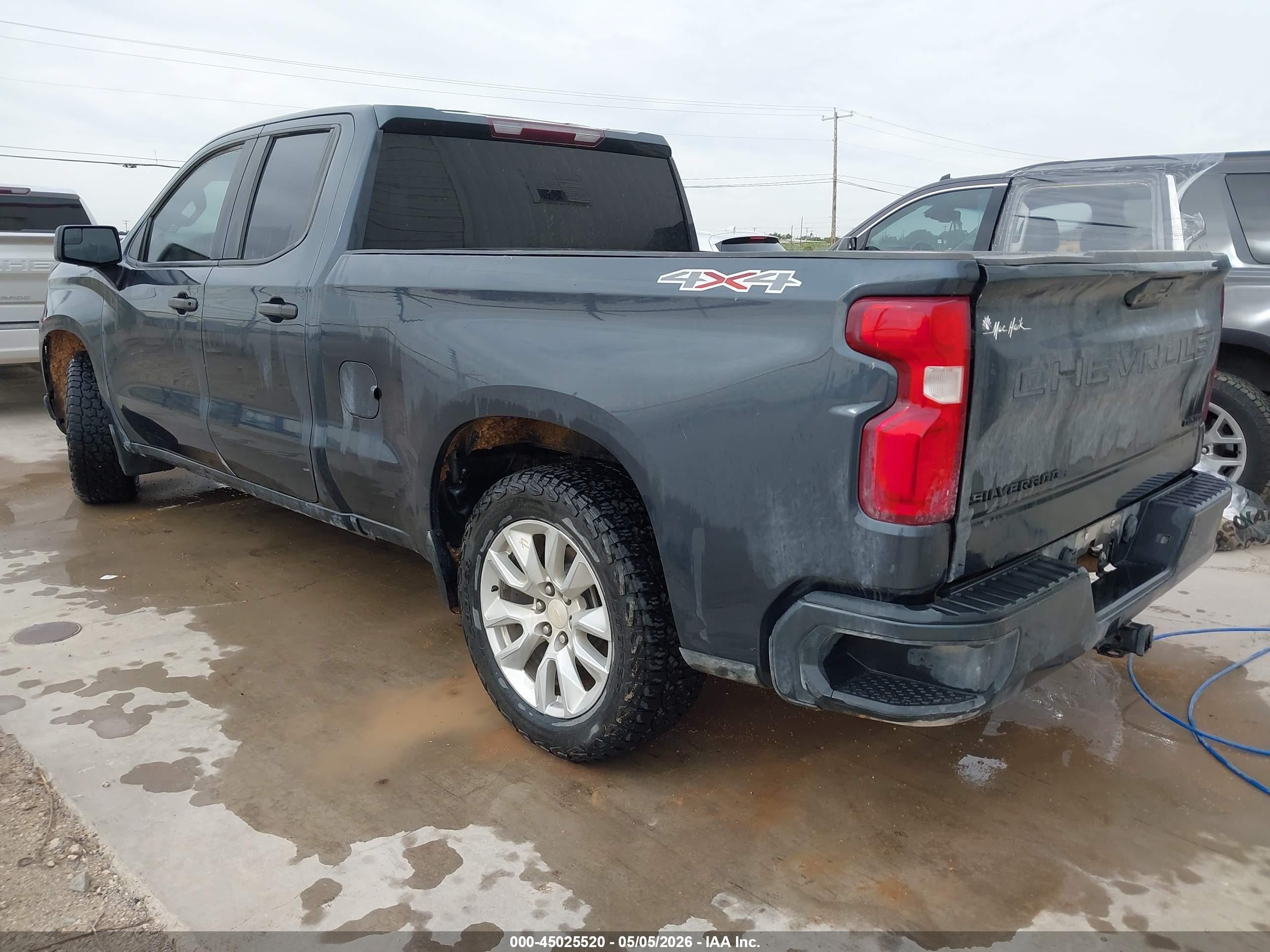 CHEVROLET SILVERADO image 3