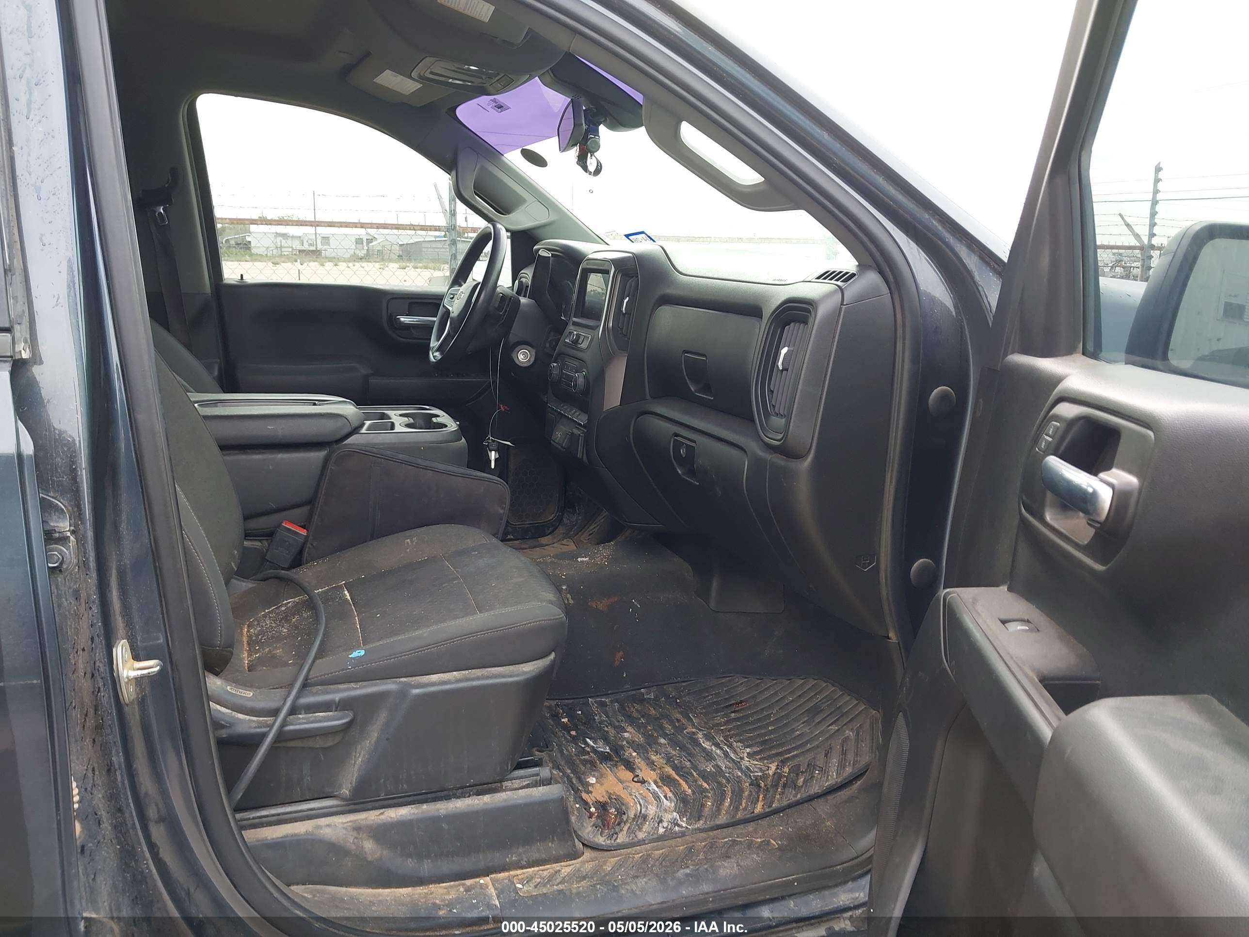 CHEVROLET SILVERADO image 5