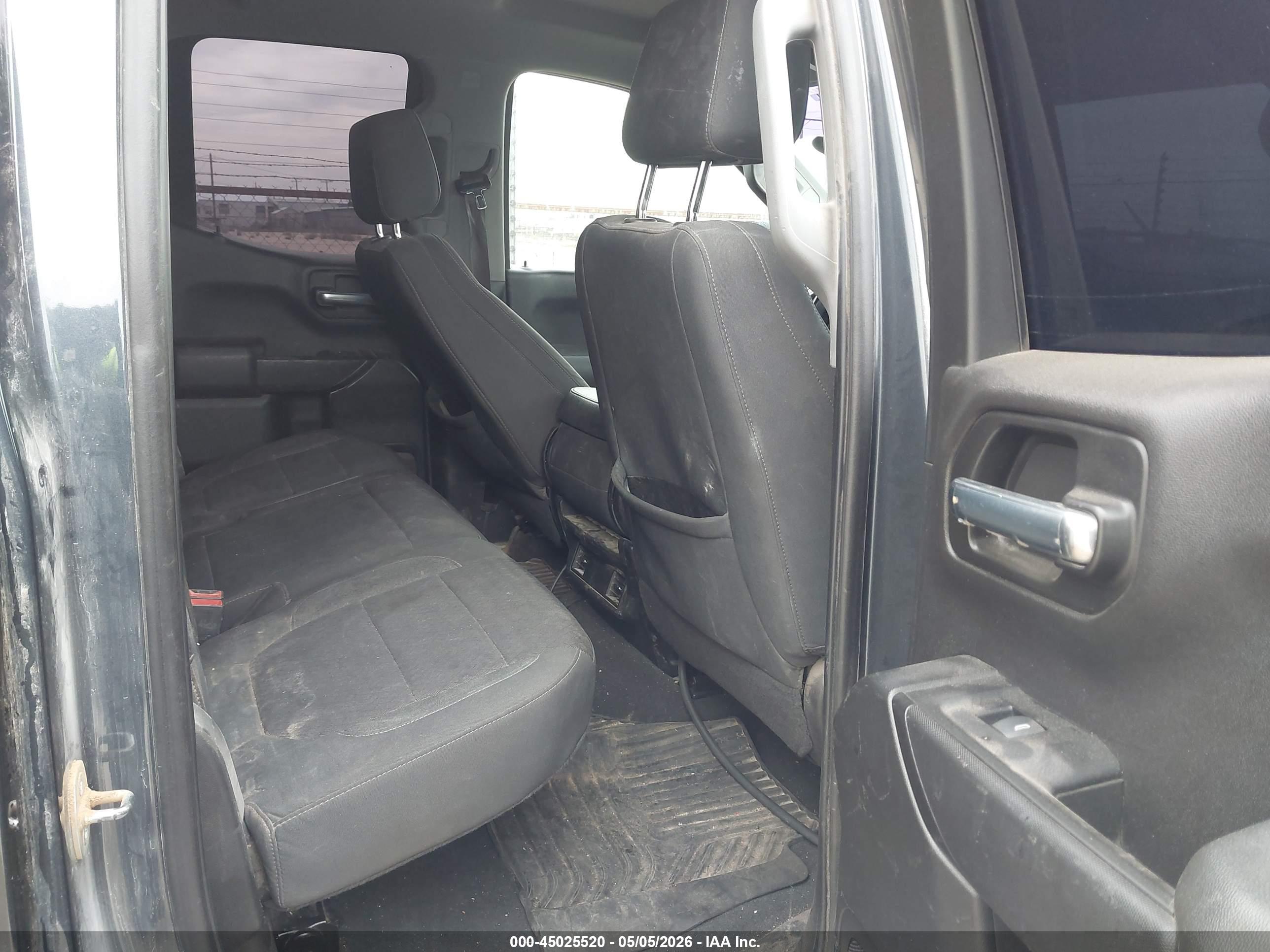 CHEVROLET SILVERADO image 8
