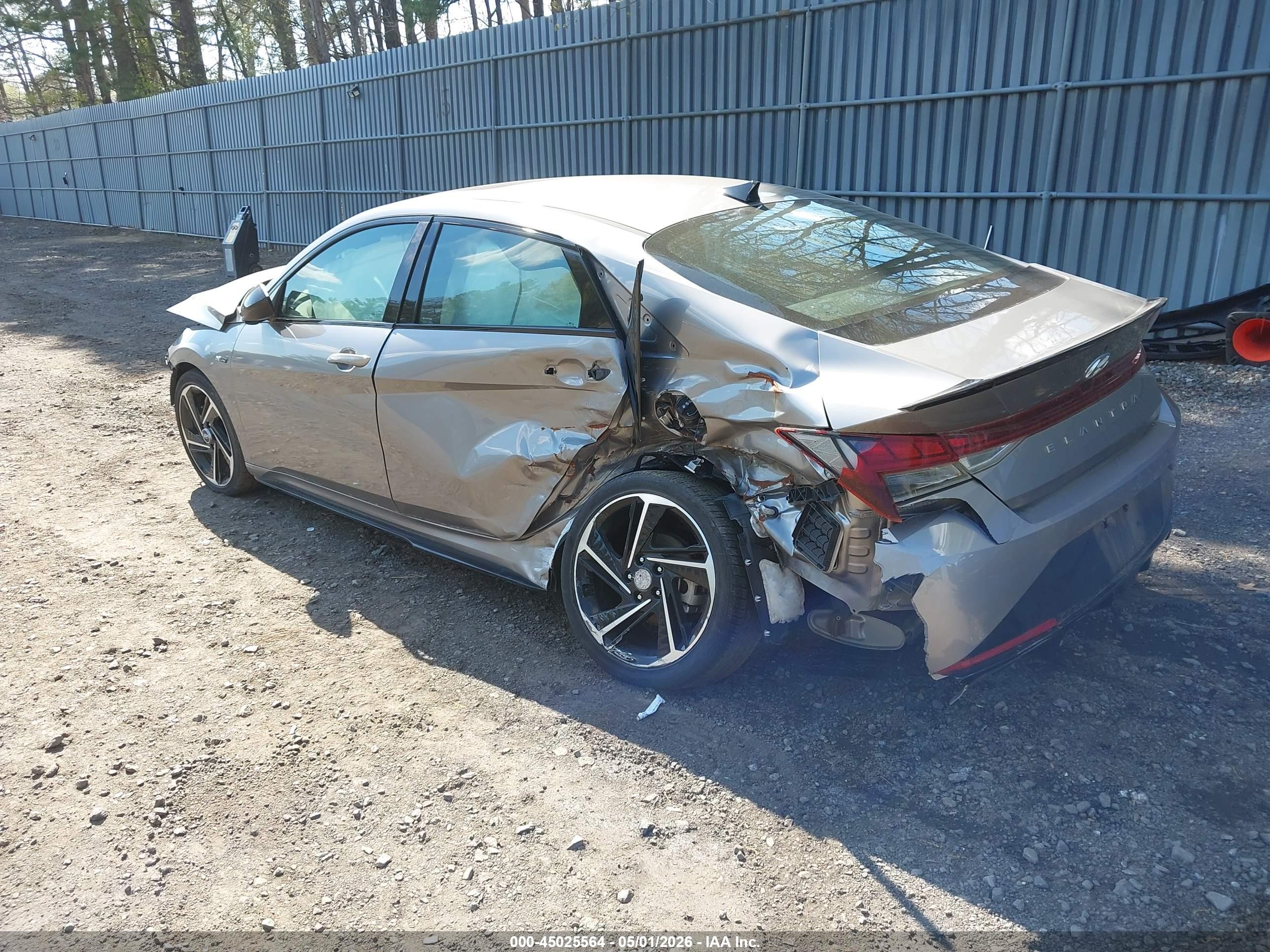 HYUNDAI ELANTRA image 3