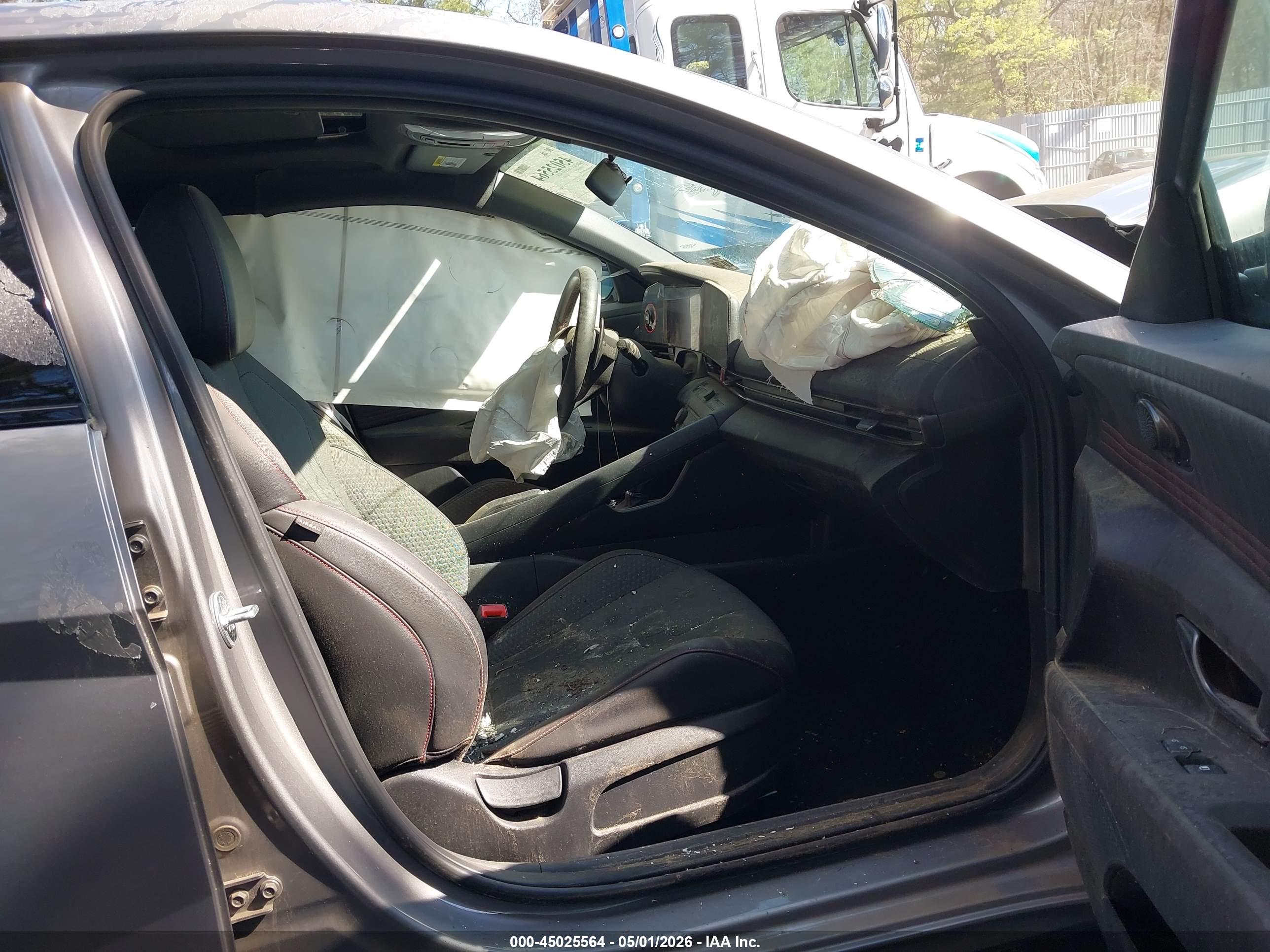 HYUNDAI ELANTRA image 5