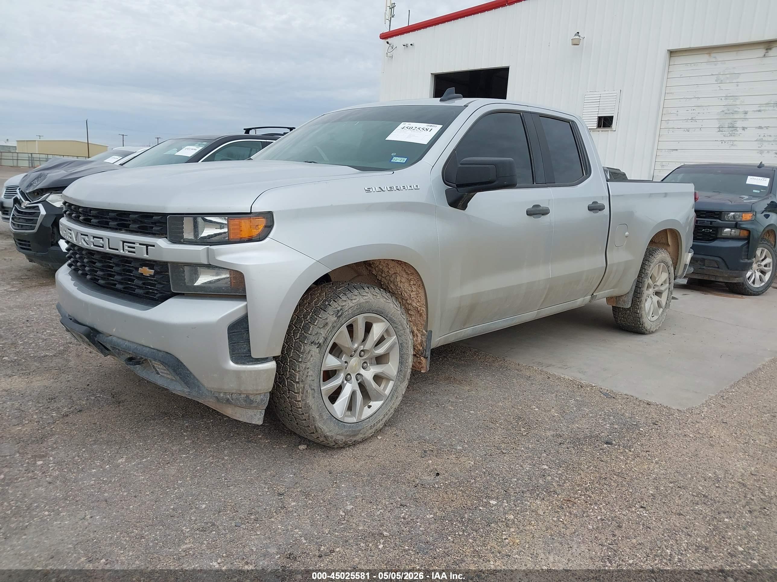 CHEVROLET SILVERADO image 2