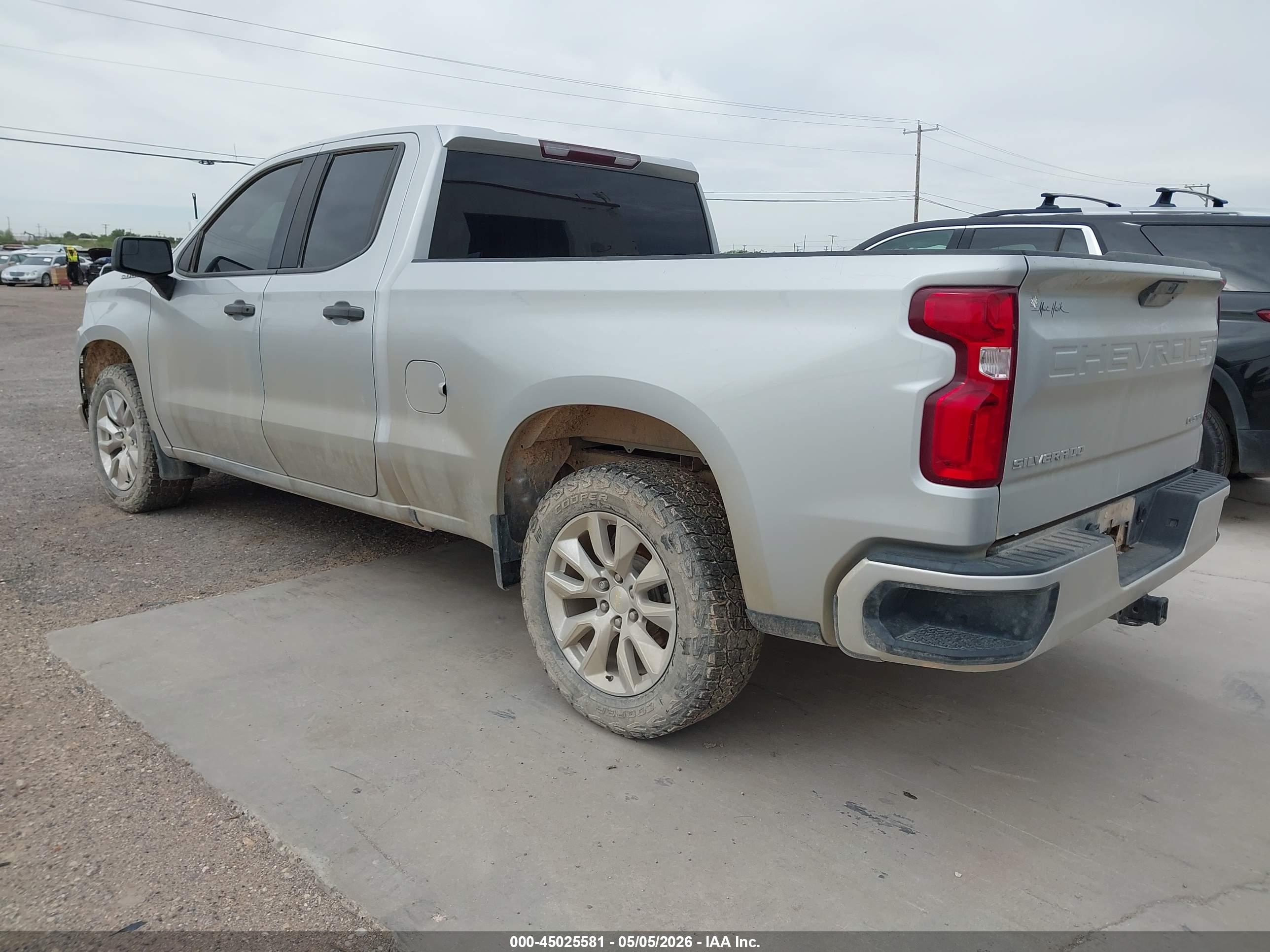 CHEVROLET SILVERADO image 3