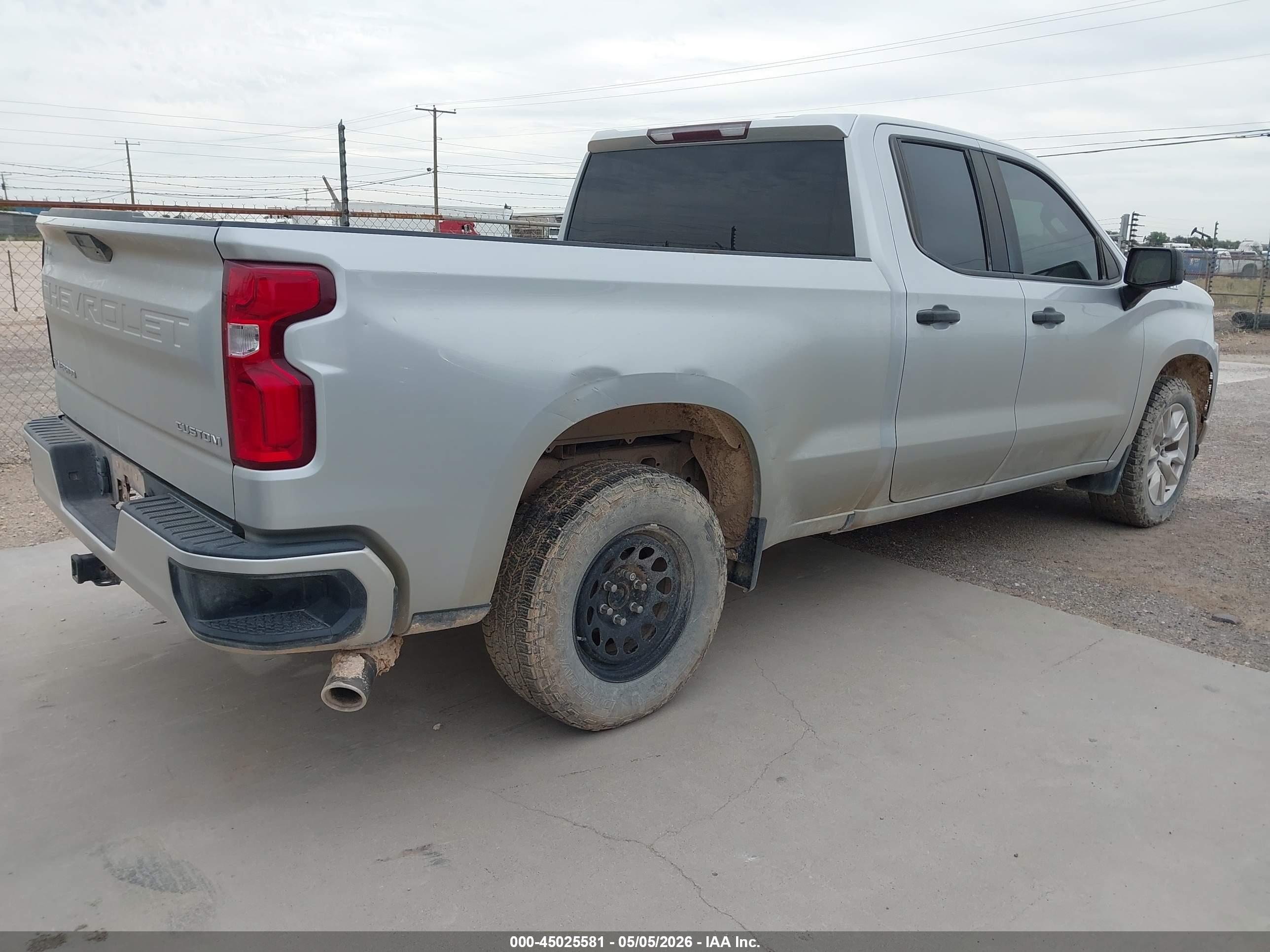 CHEVROLET SILVERADO image 4