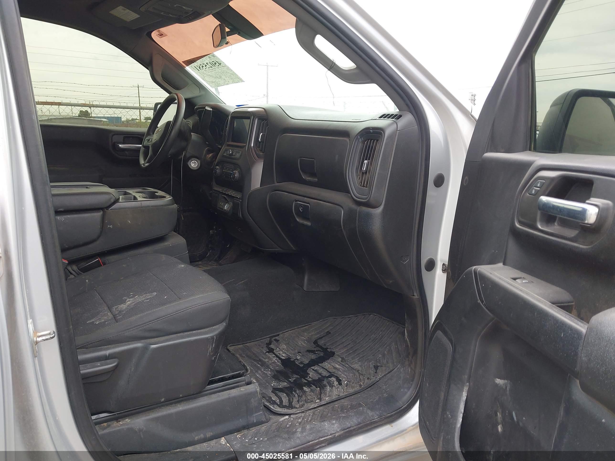 CHEVROLET SILVERADO image 5