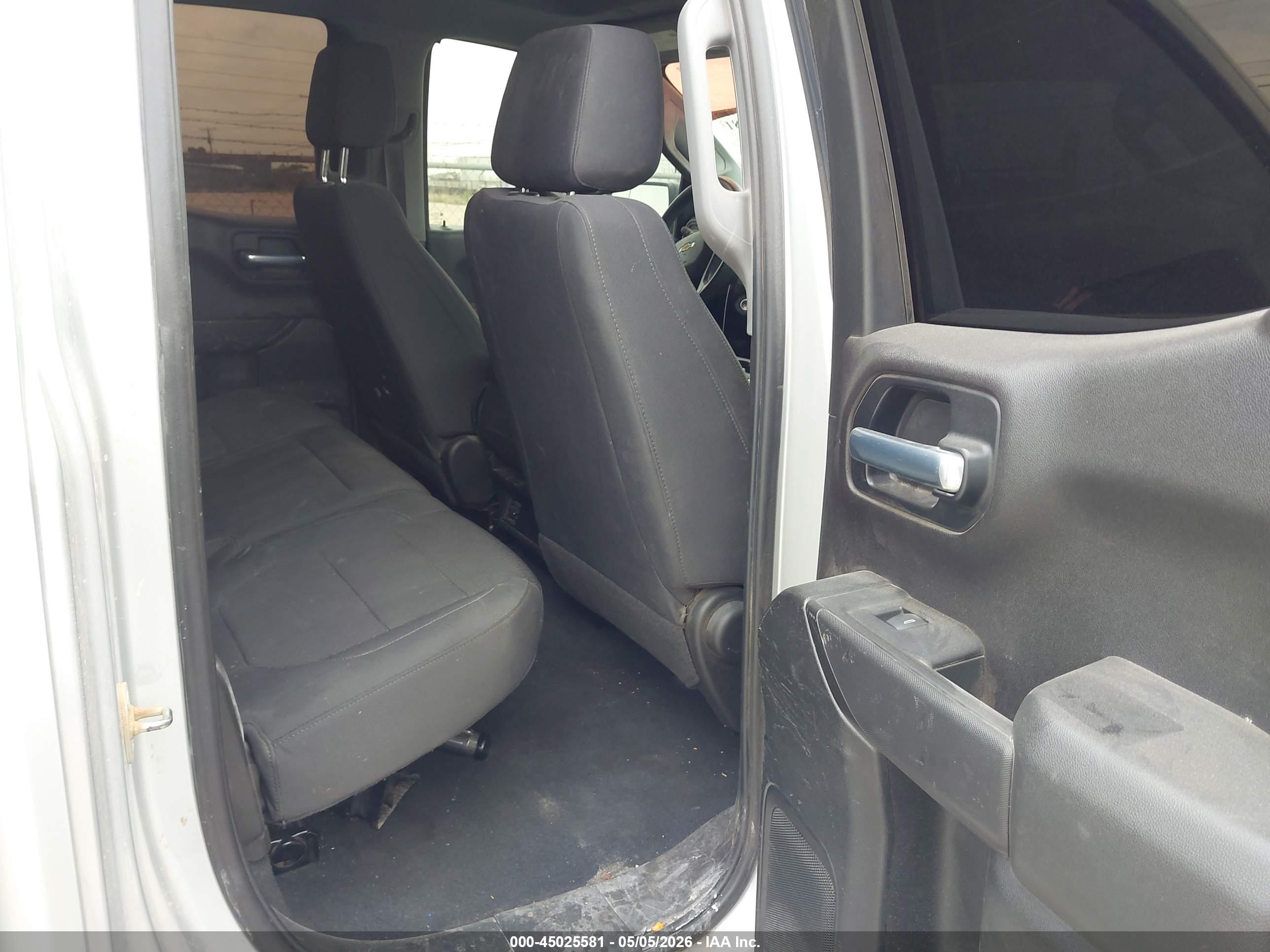CHEVROLET SILVERADO image 8