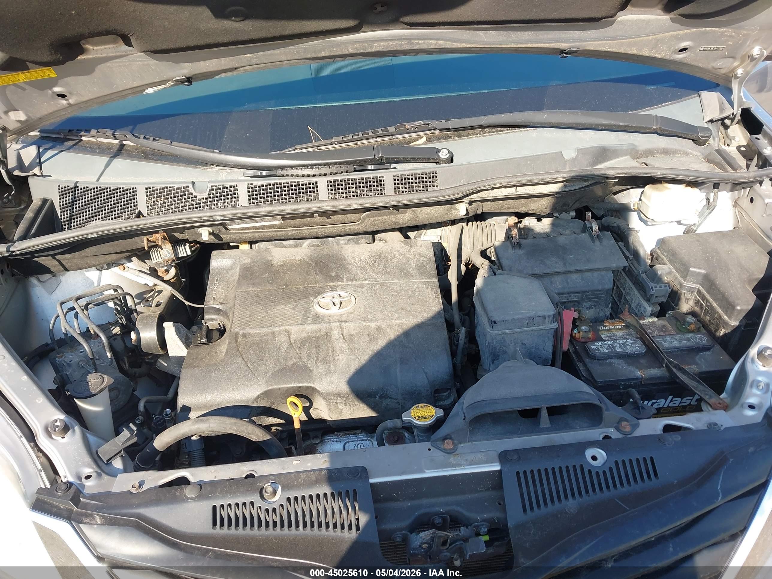 TOYOTA SIENNA image 10