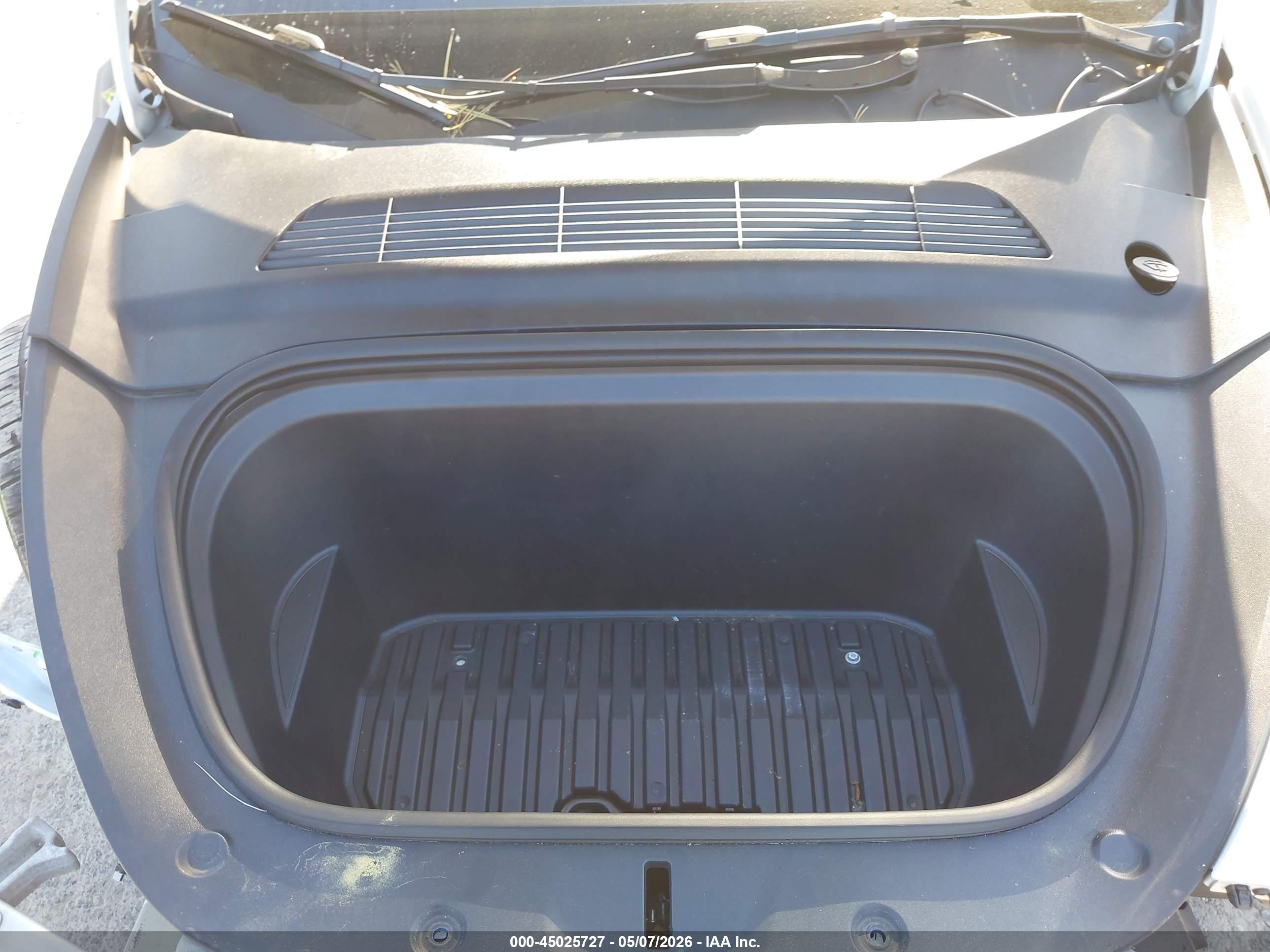TESLA MODEL image 10