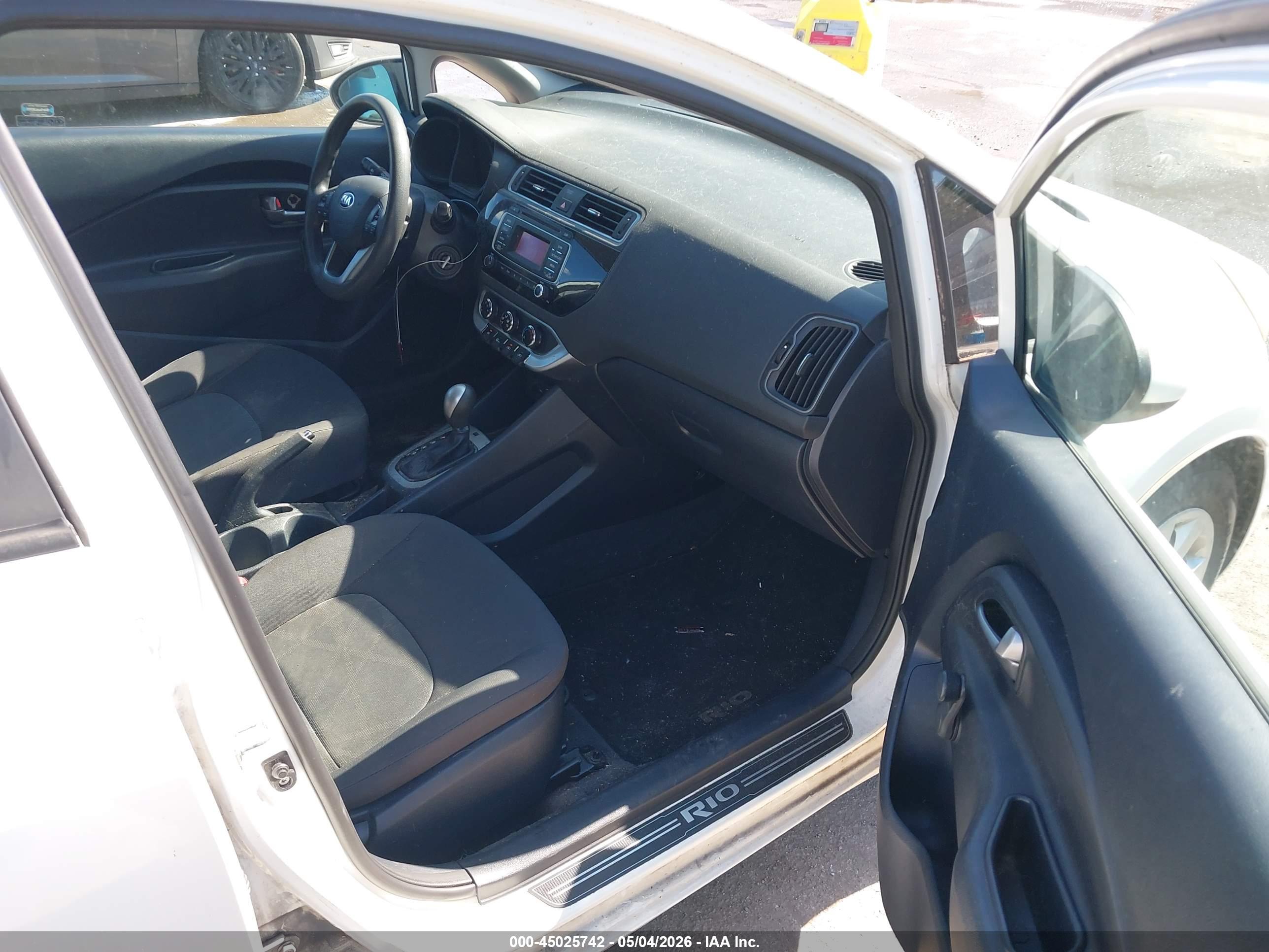 KIA RIO image 5