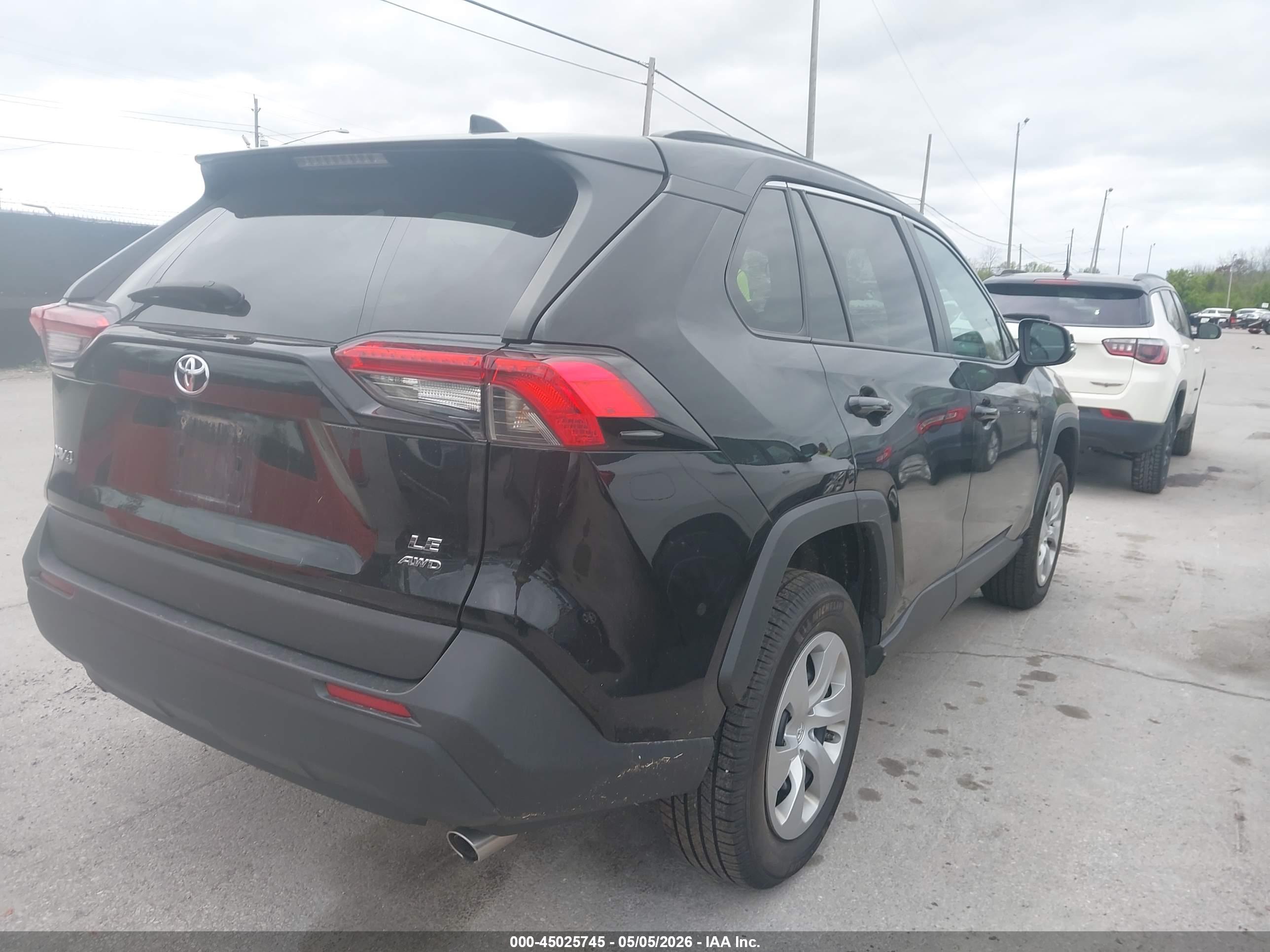 TOYOTA RAV4 image 4