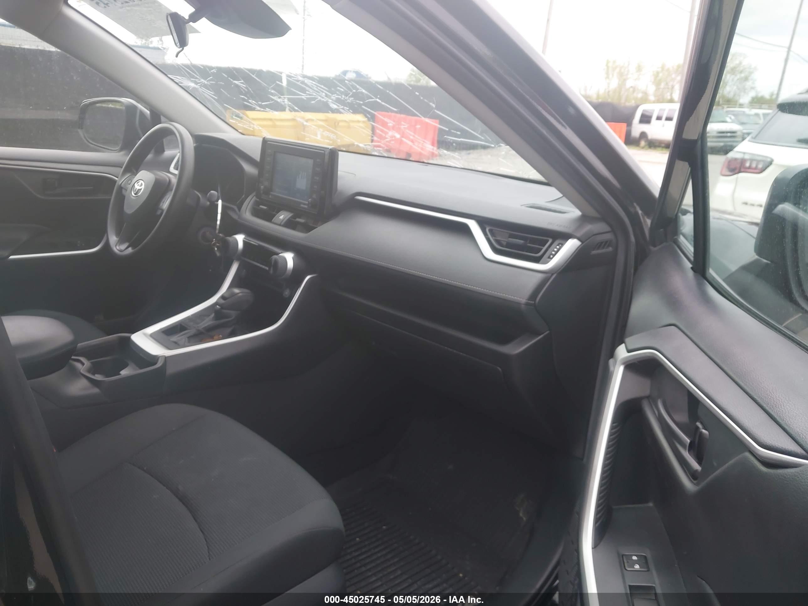 TOYOTA RAV4 image 5