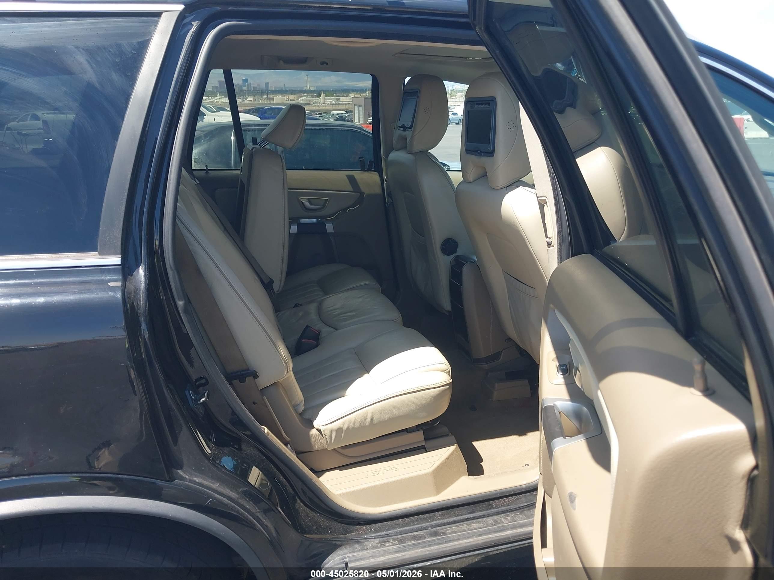 VOLVO XC90 image 8
