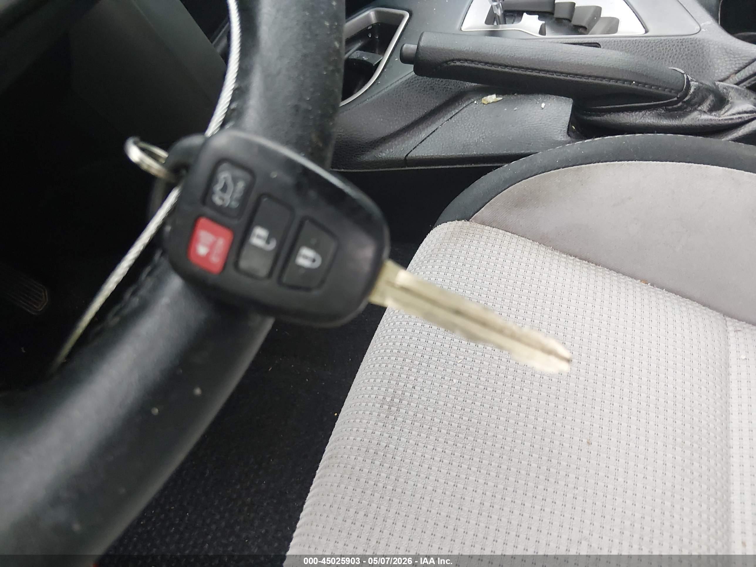 TOYOTA RAV4 image 11