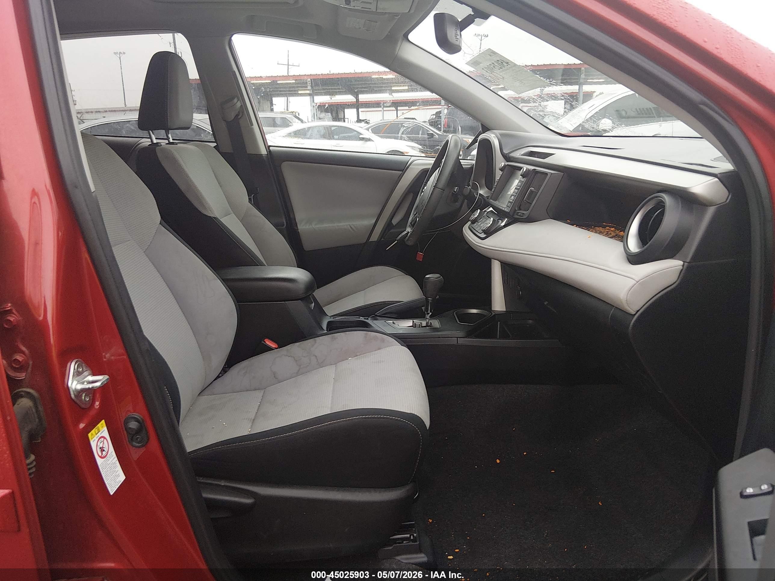 TOYOTA RAV4 image 5