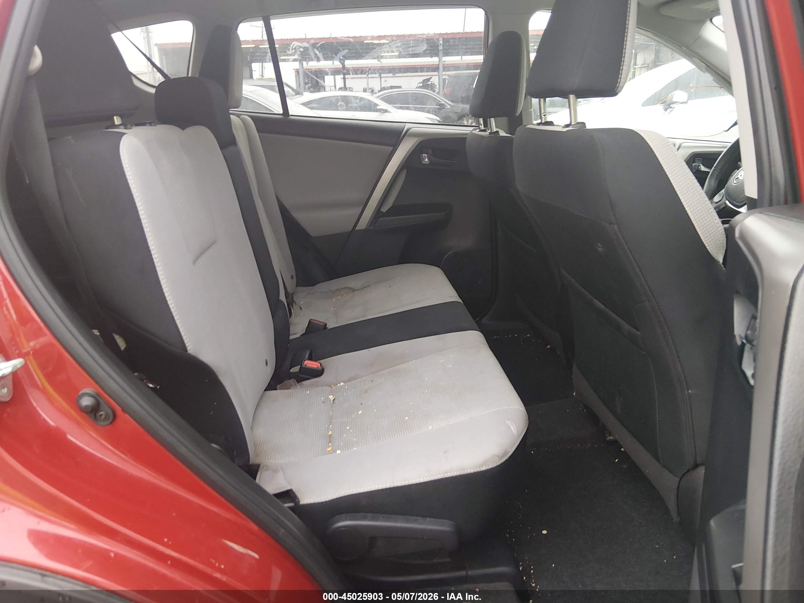 TOYOTA RAV4 image 8