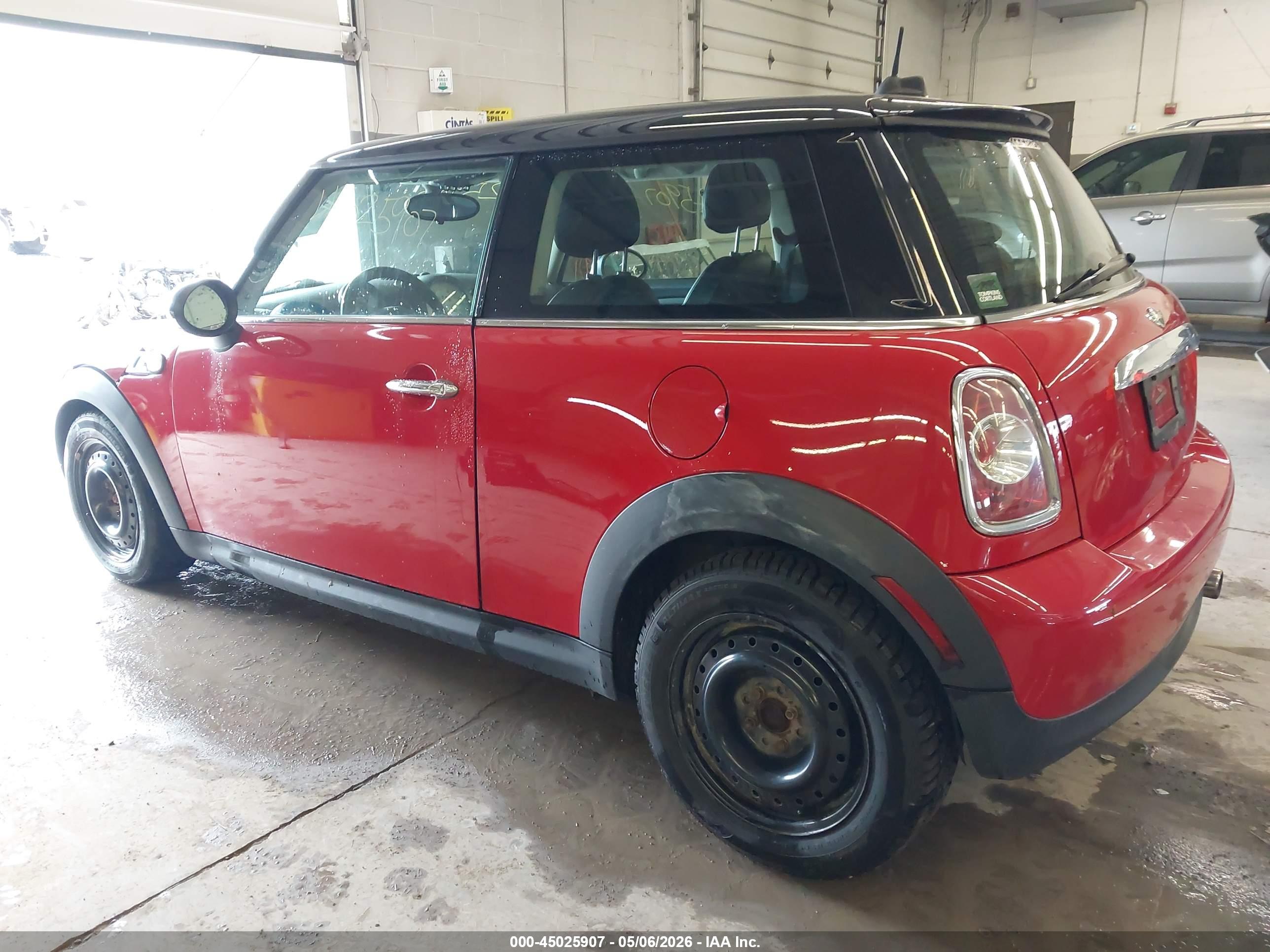 MINI COOPER image 3
