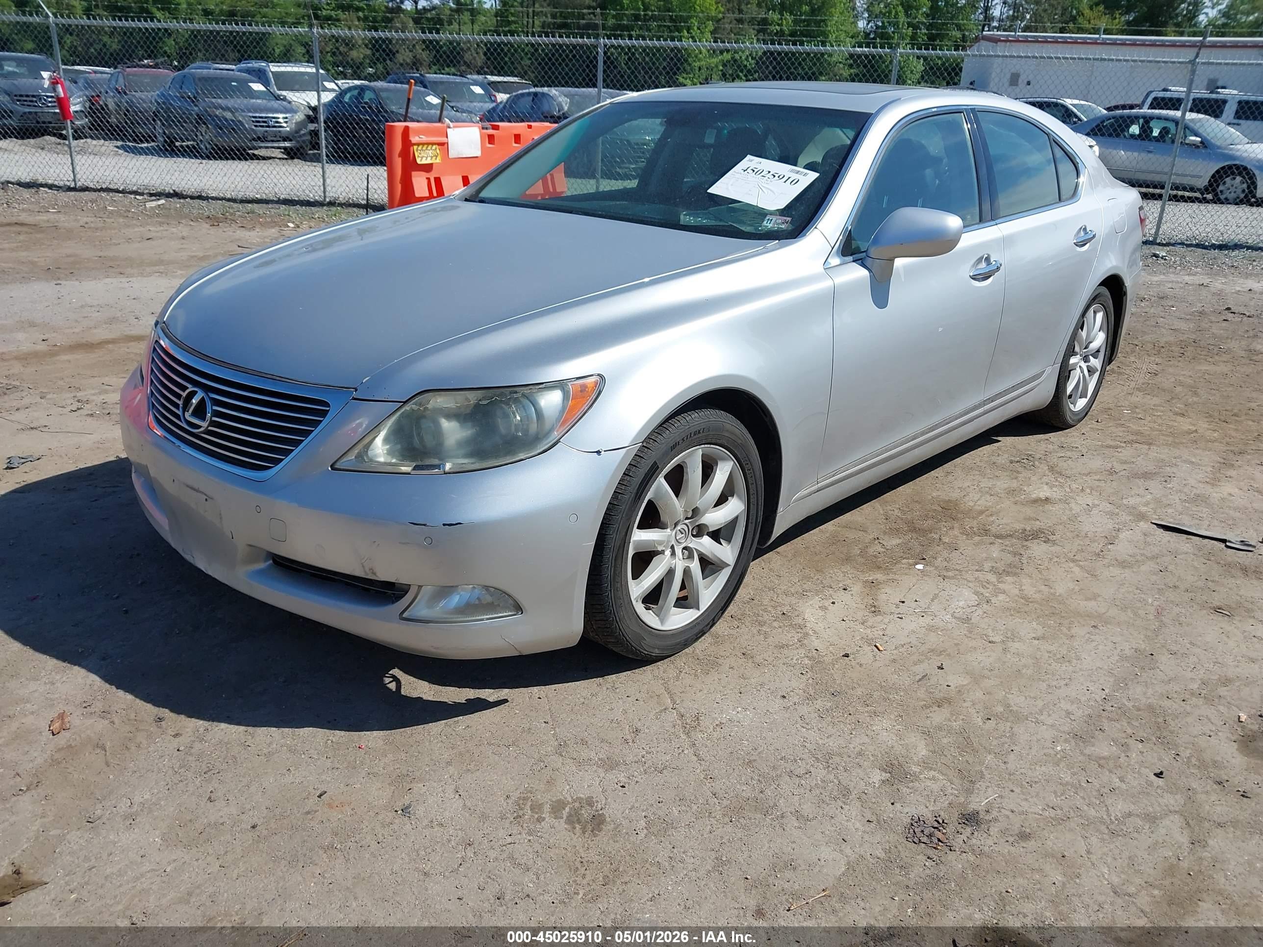 LEXUS LS image 2