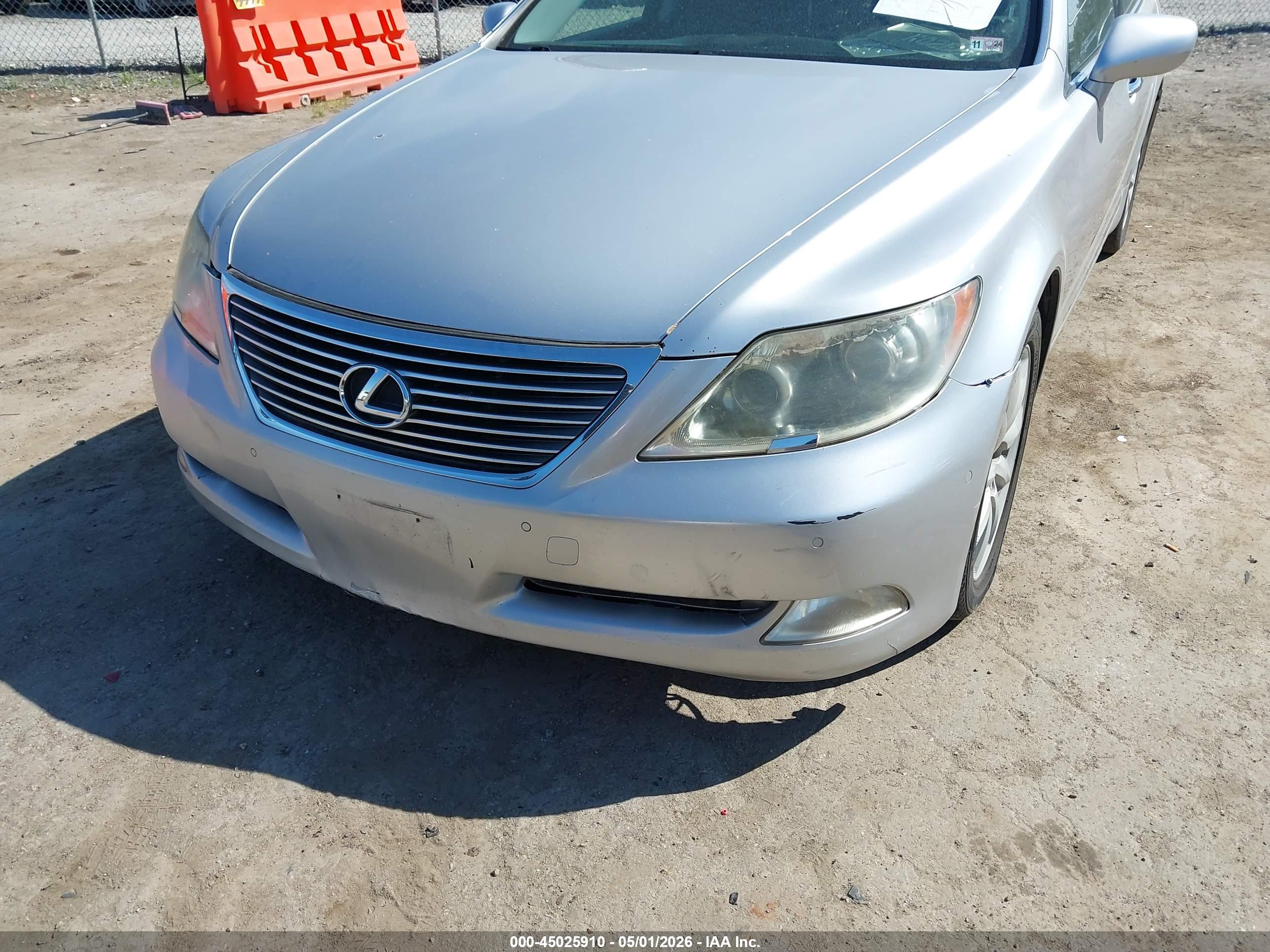 LEXUS LS image 6