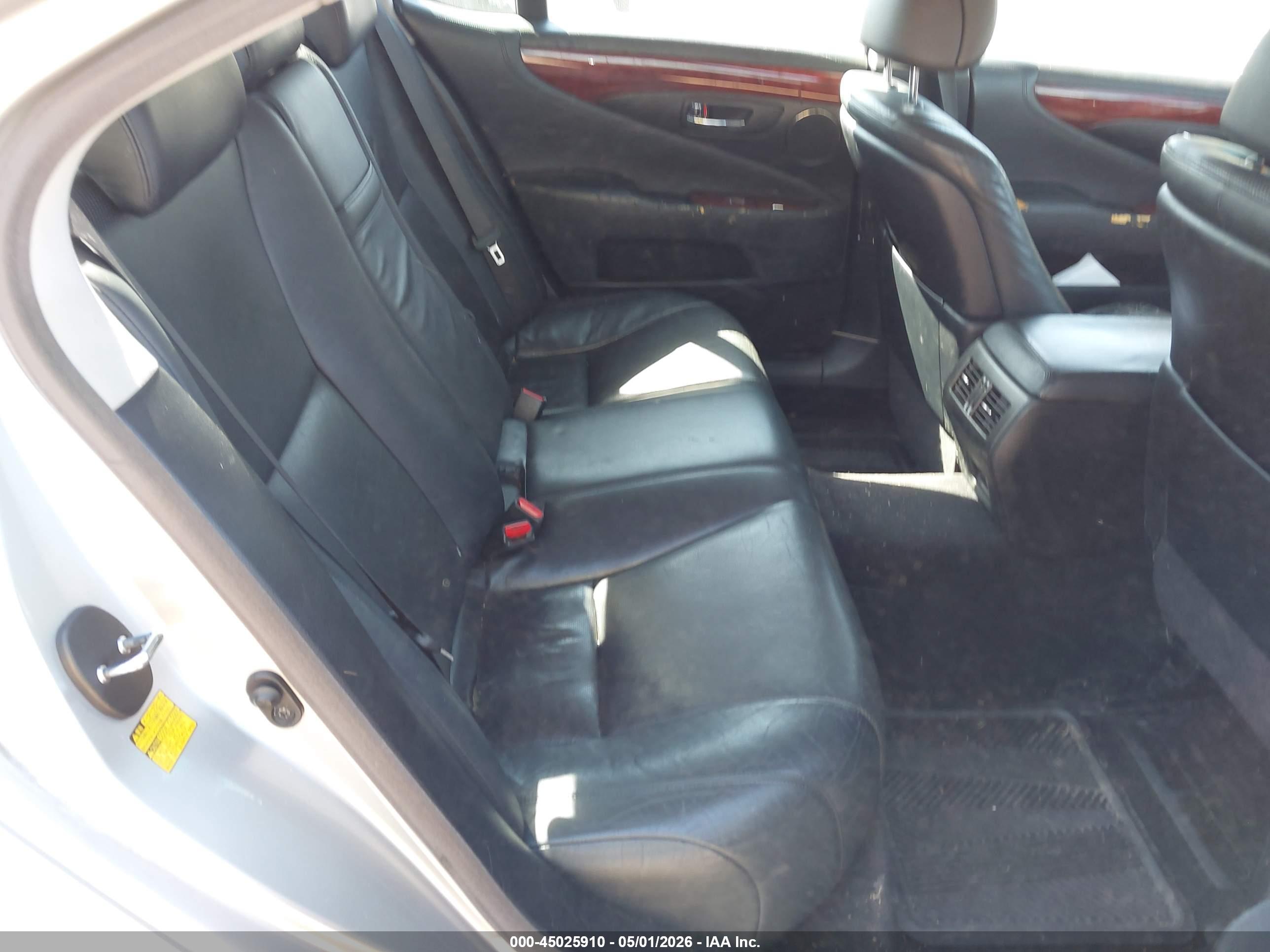 LEXUS LS image 8