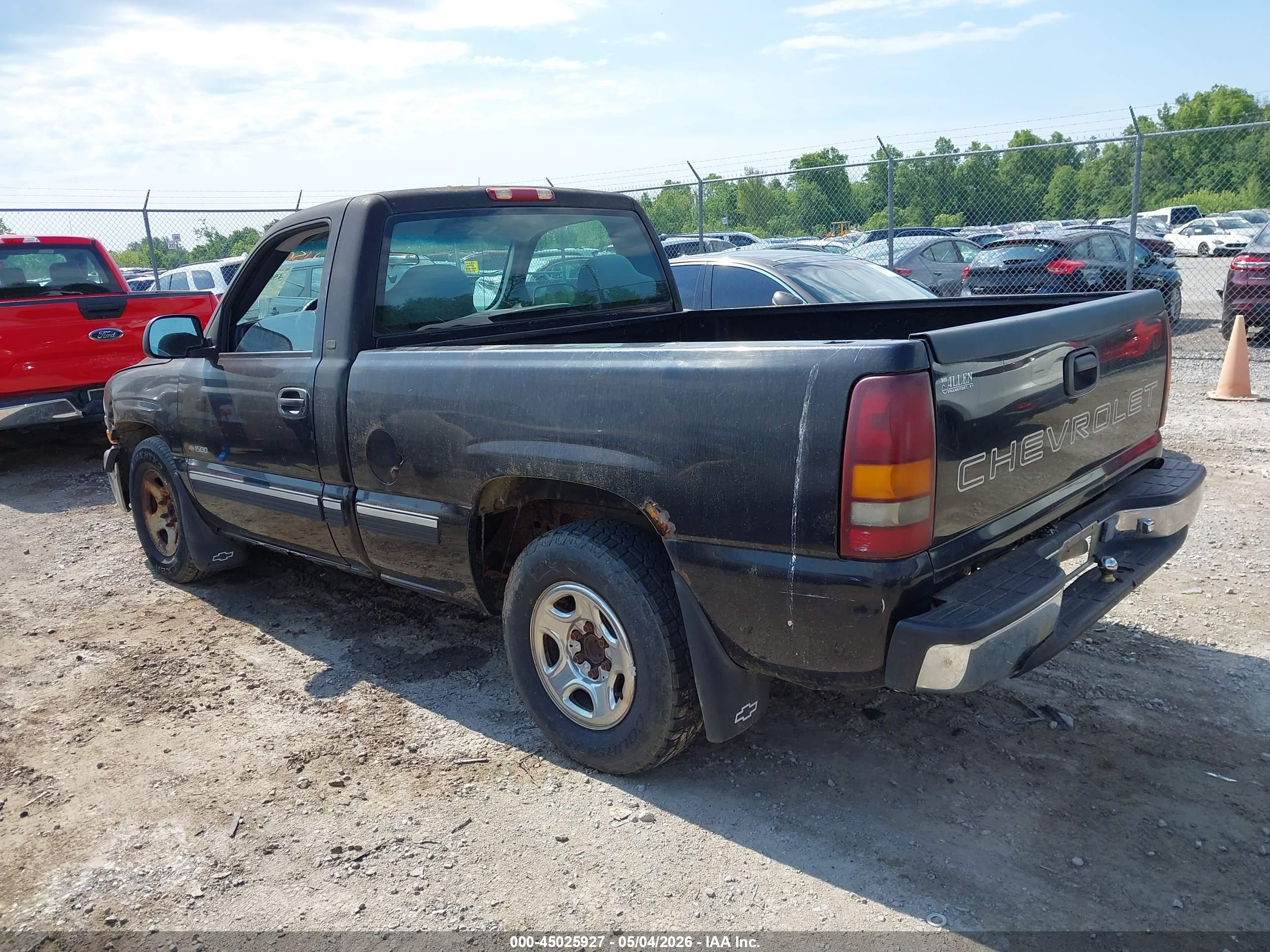 CHEVROLET SILVERADO image 3
