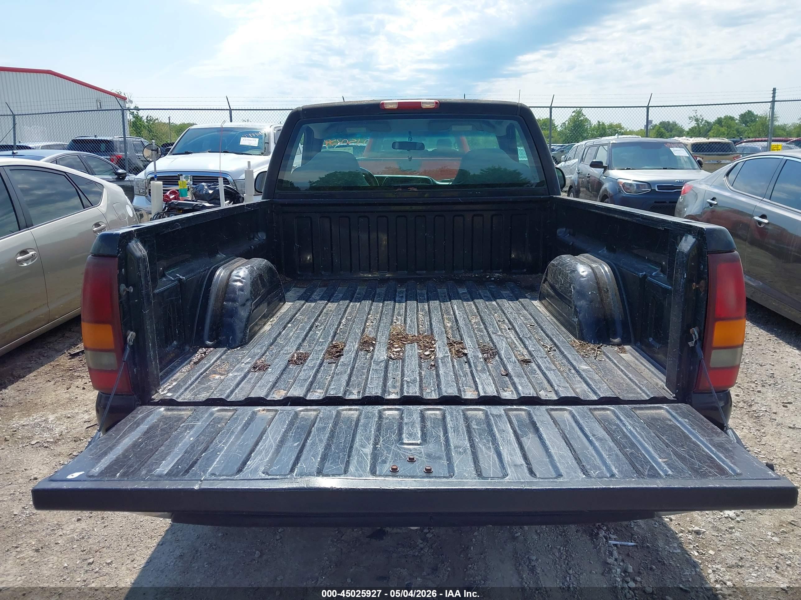 CHEVROLET SILVERADO image 8
