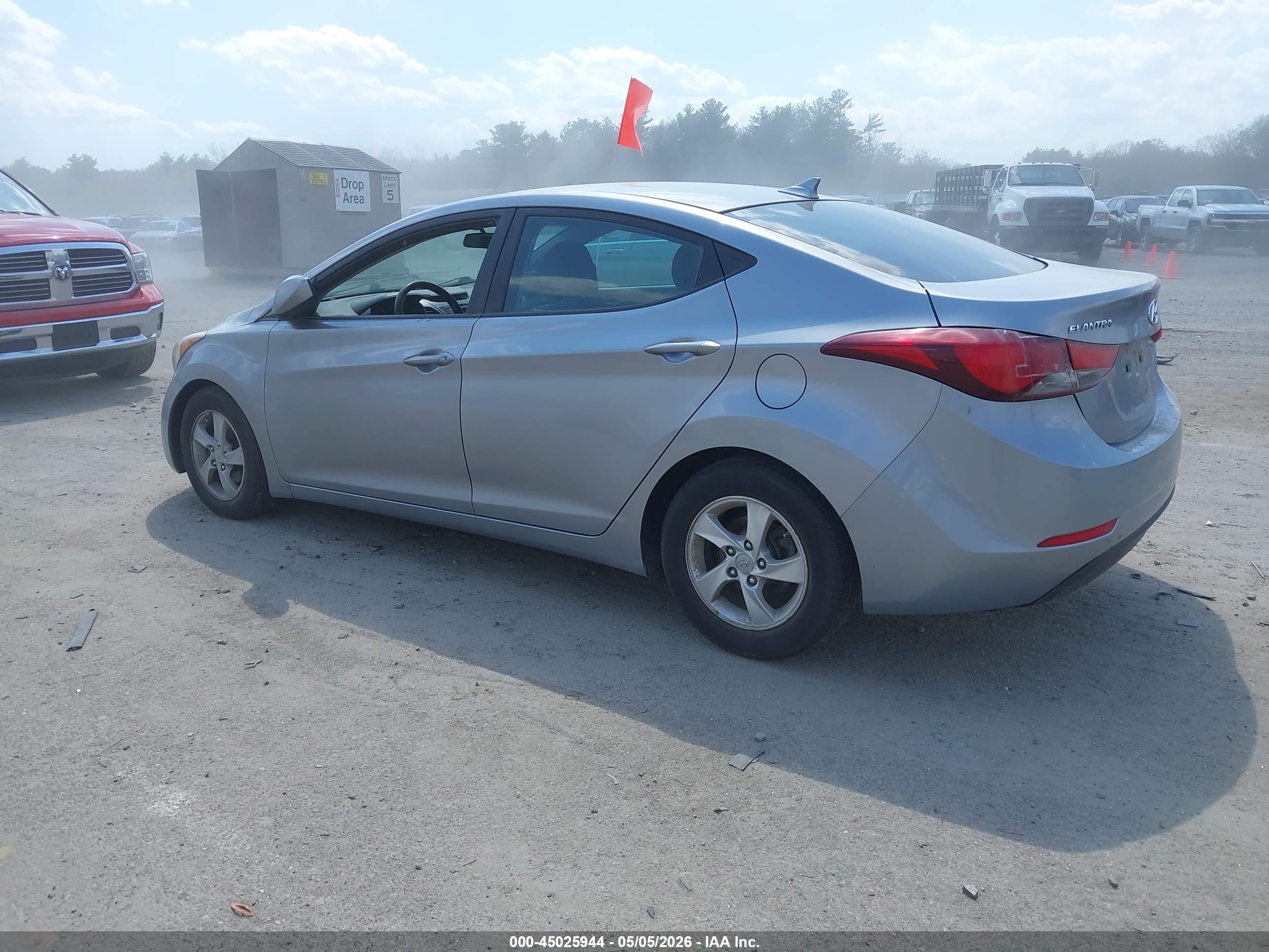 HYUNDAI ELANTRA image 3