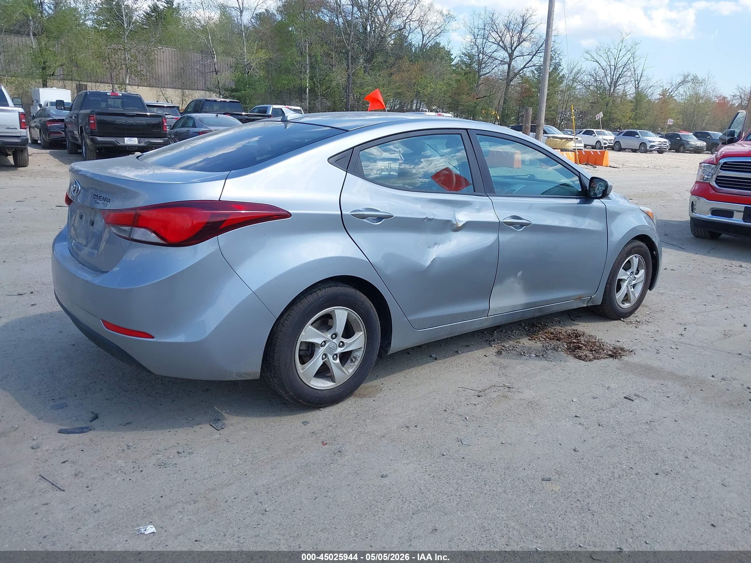 HYUNDAI ELANTRA image 4