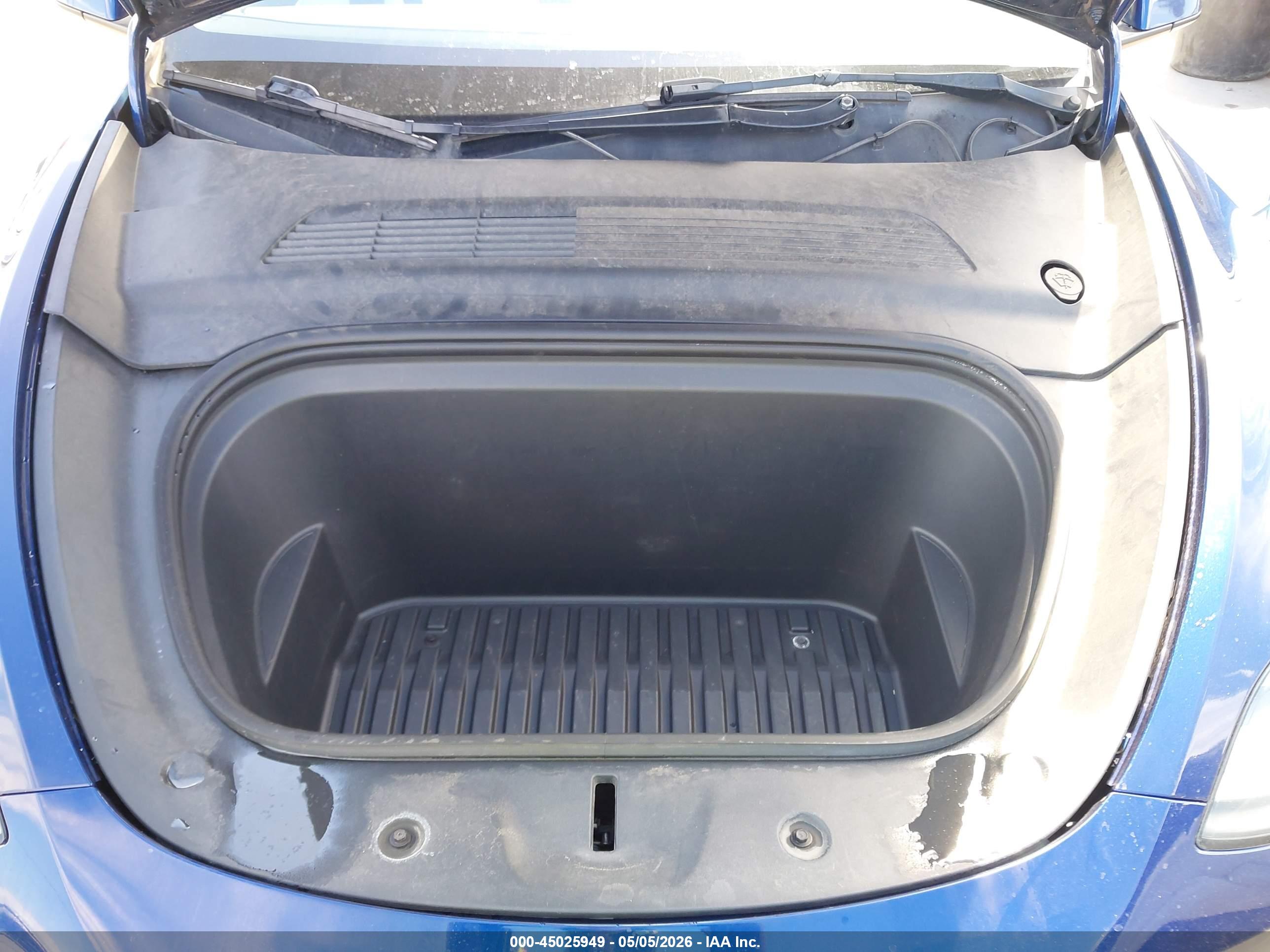 TESLA MODEL image 10