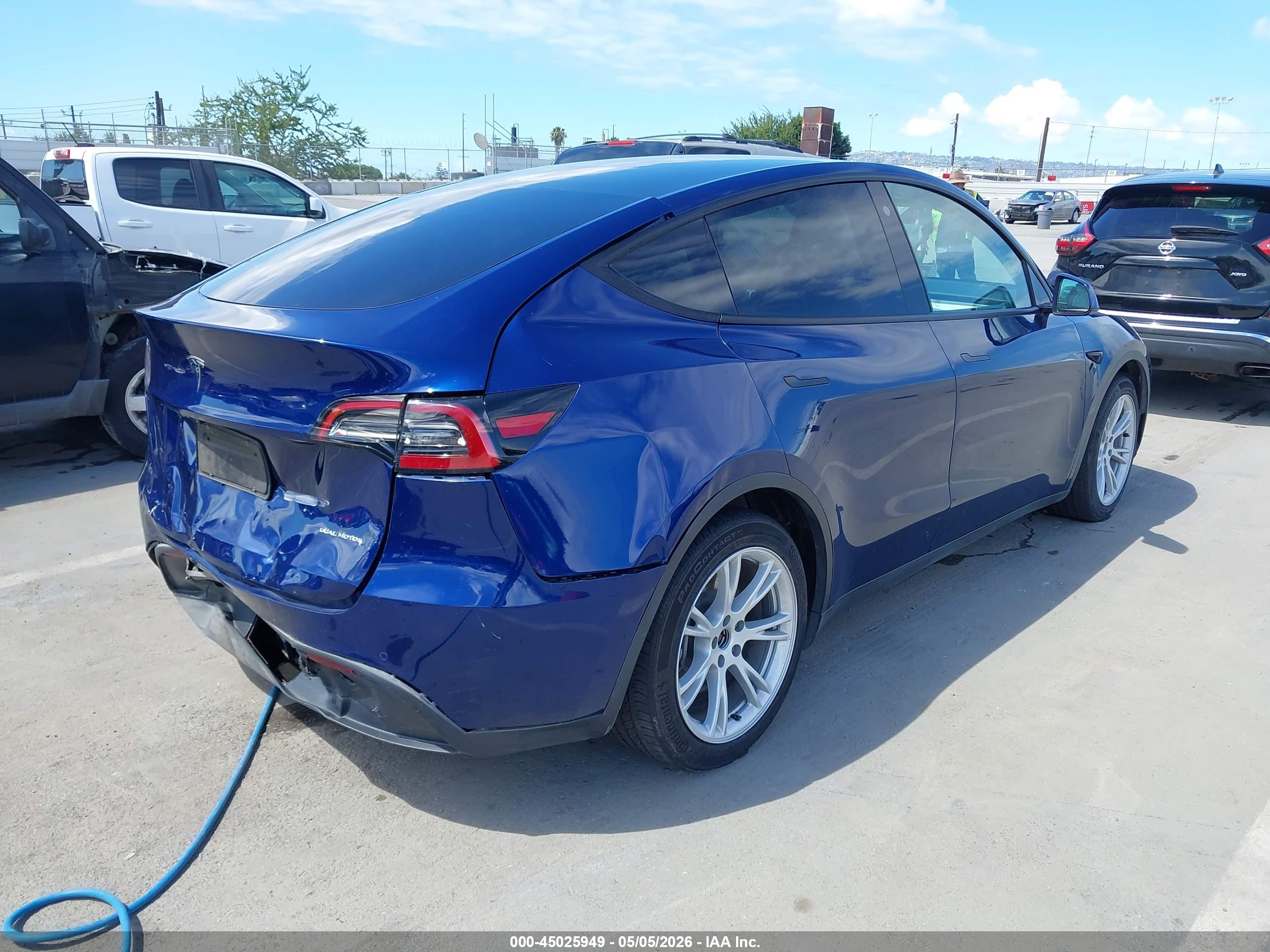 TESLA MODEL image 4