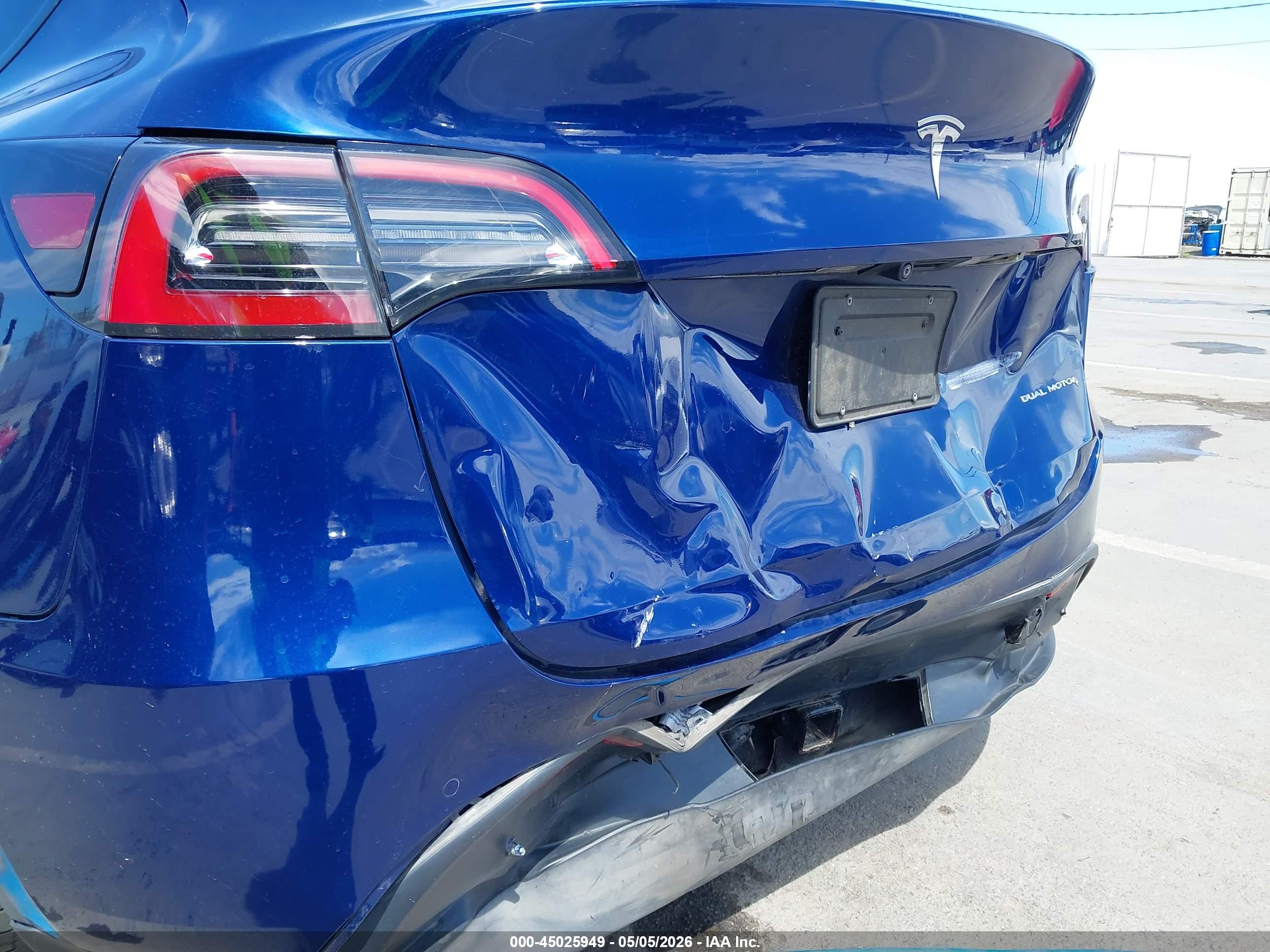 TESLA MODEL image 6