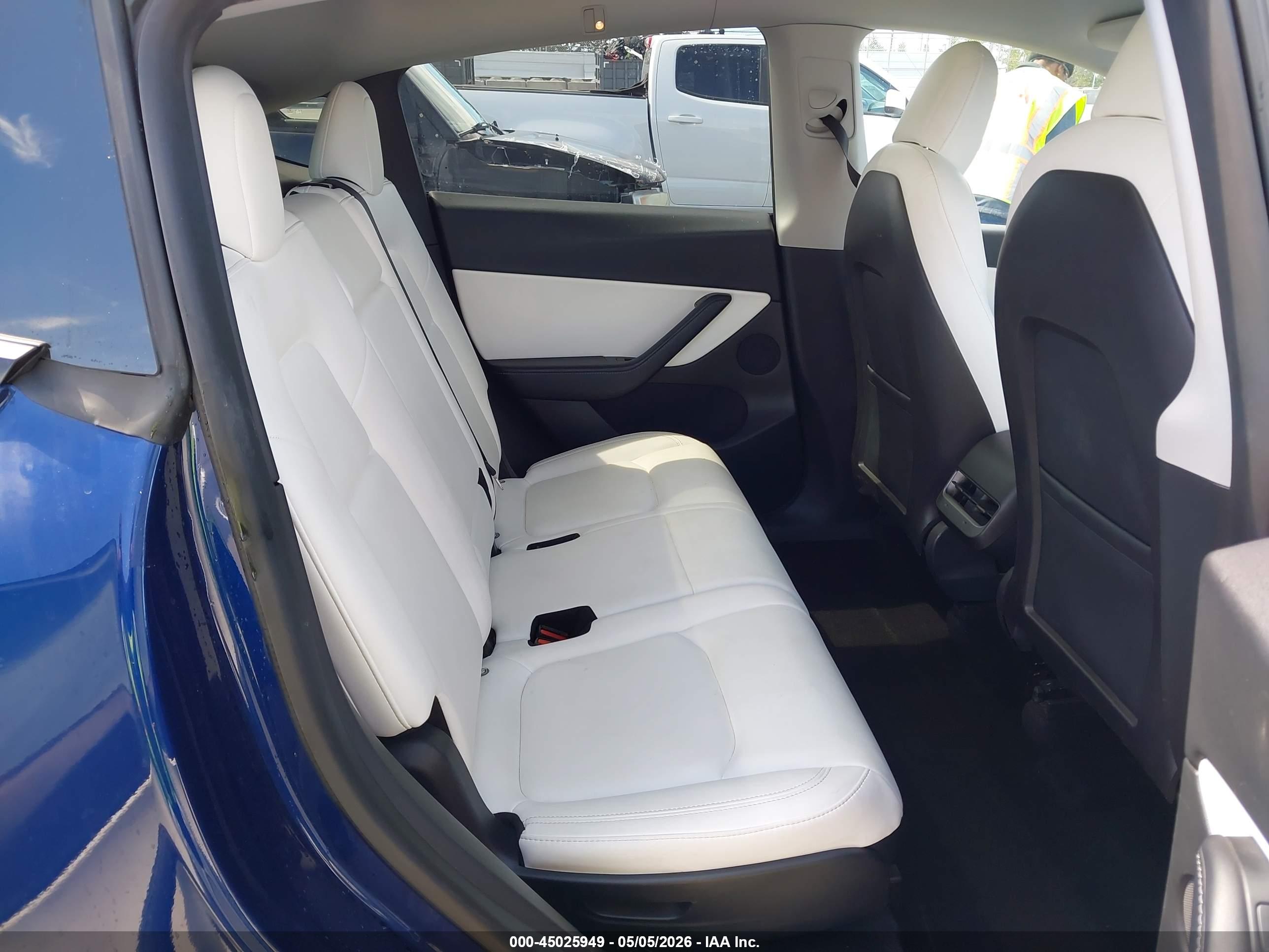 TESLA MODEL image 8