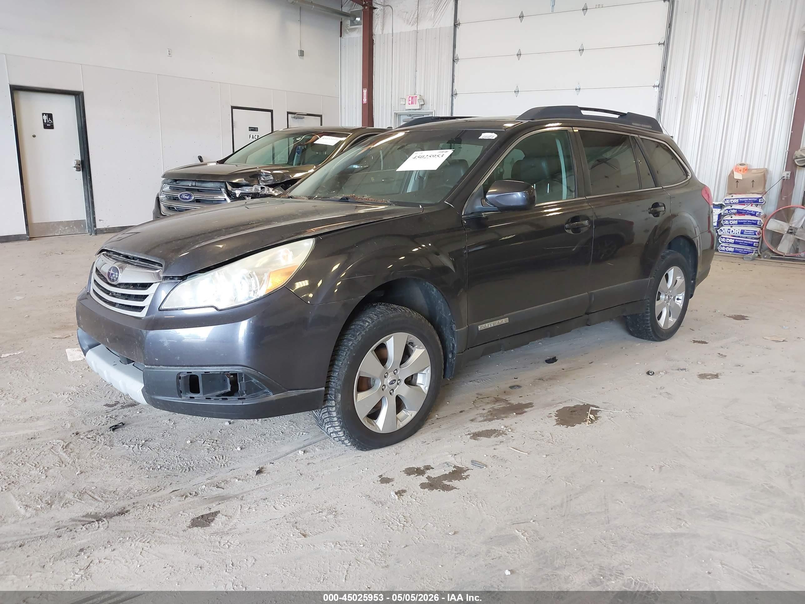 SUBARU OUTBACK image 2