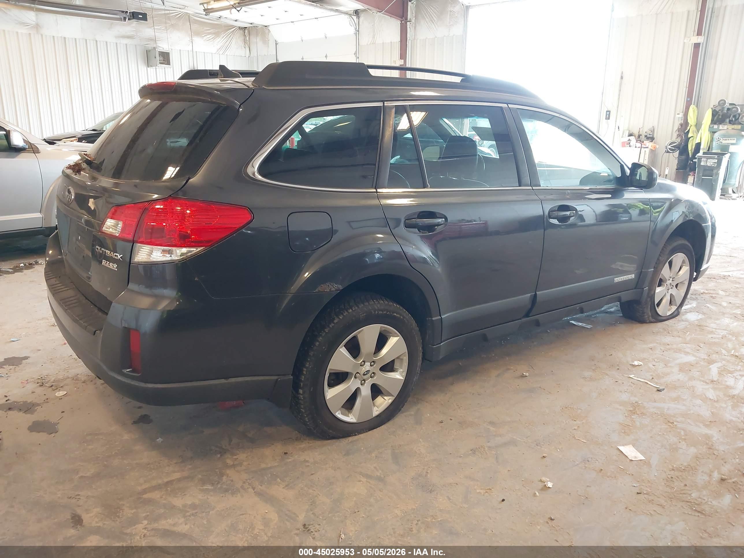 SUBARU OUTBACK image 4