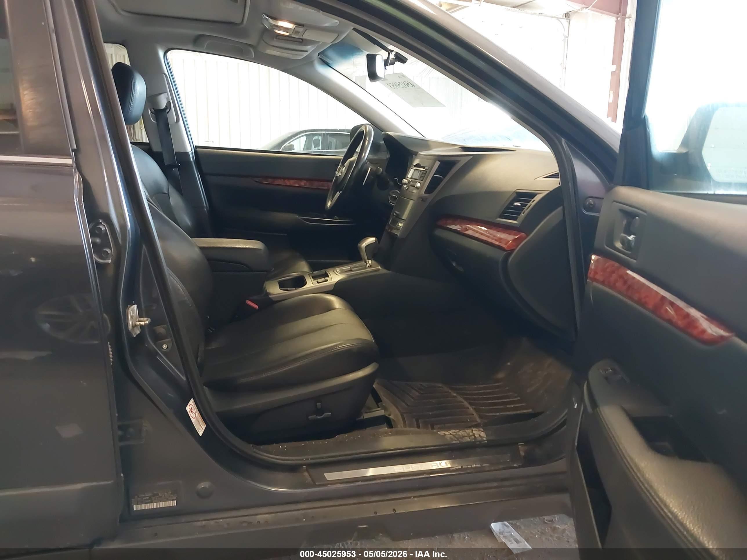 SUBARU OUTBACK image 5