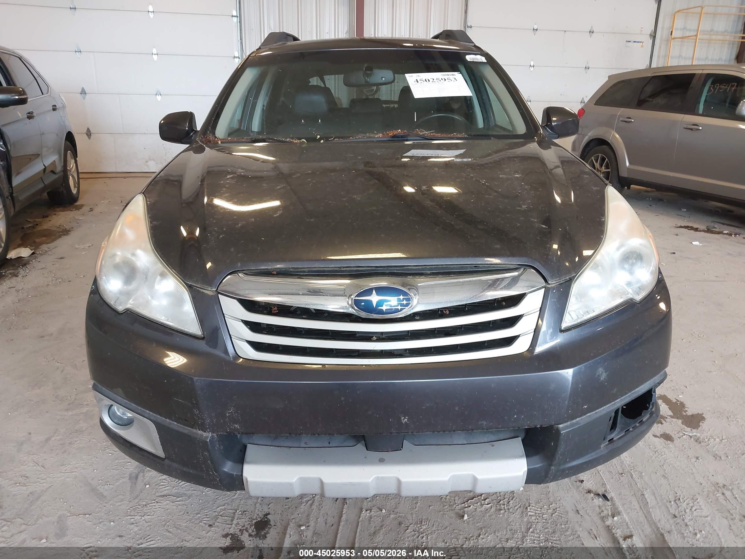 SUBARU OUTBACK image 6