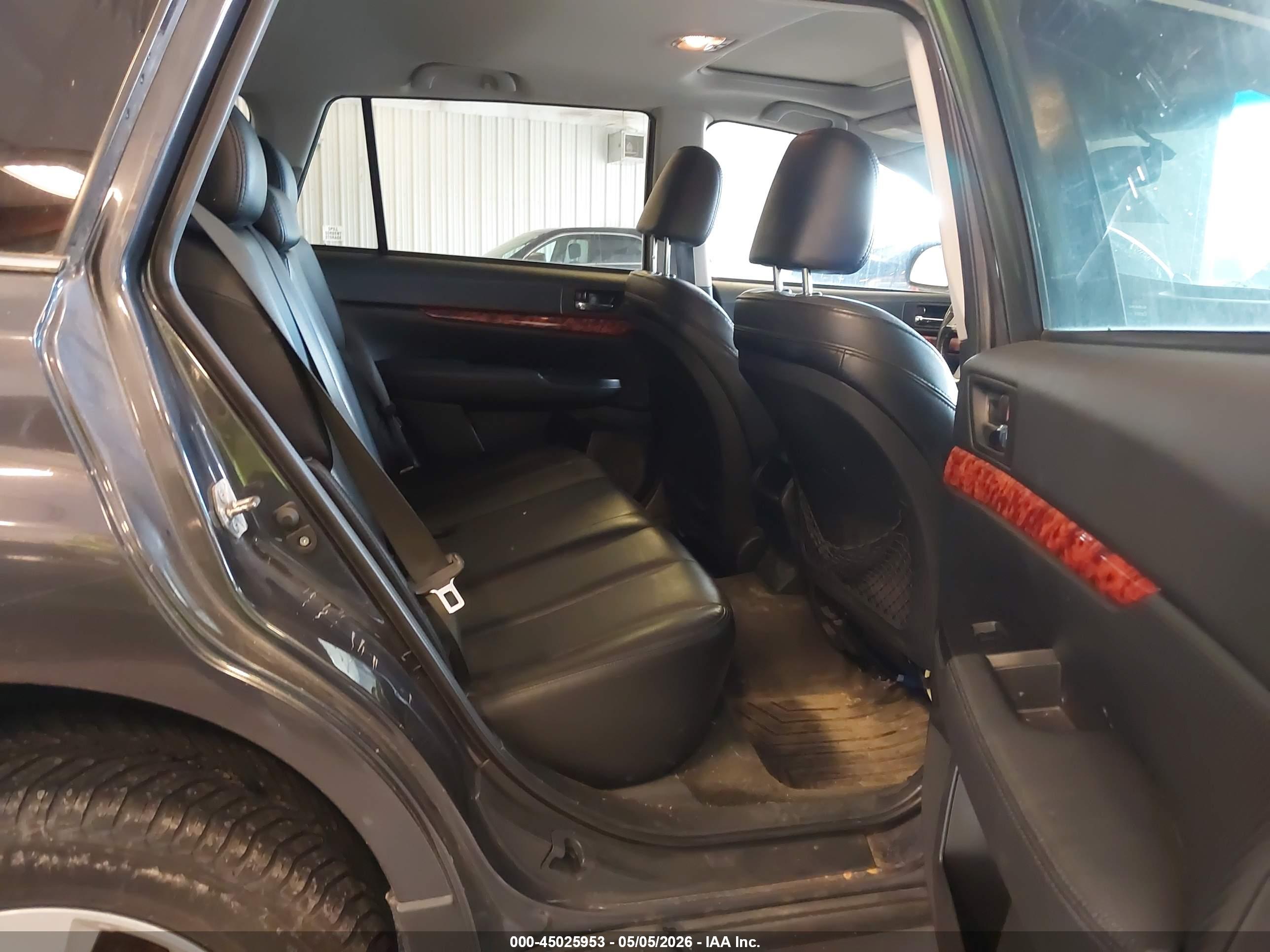 SUBARU OUTBACK image 8