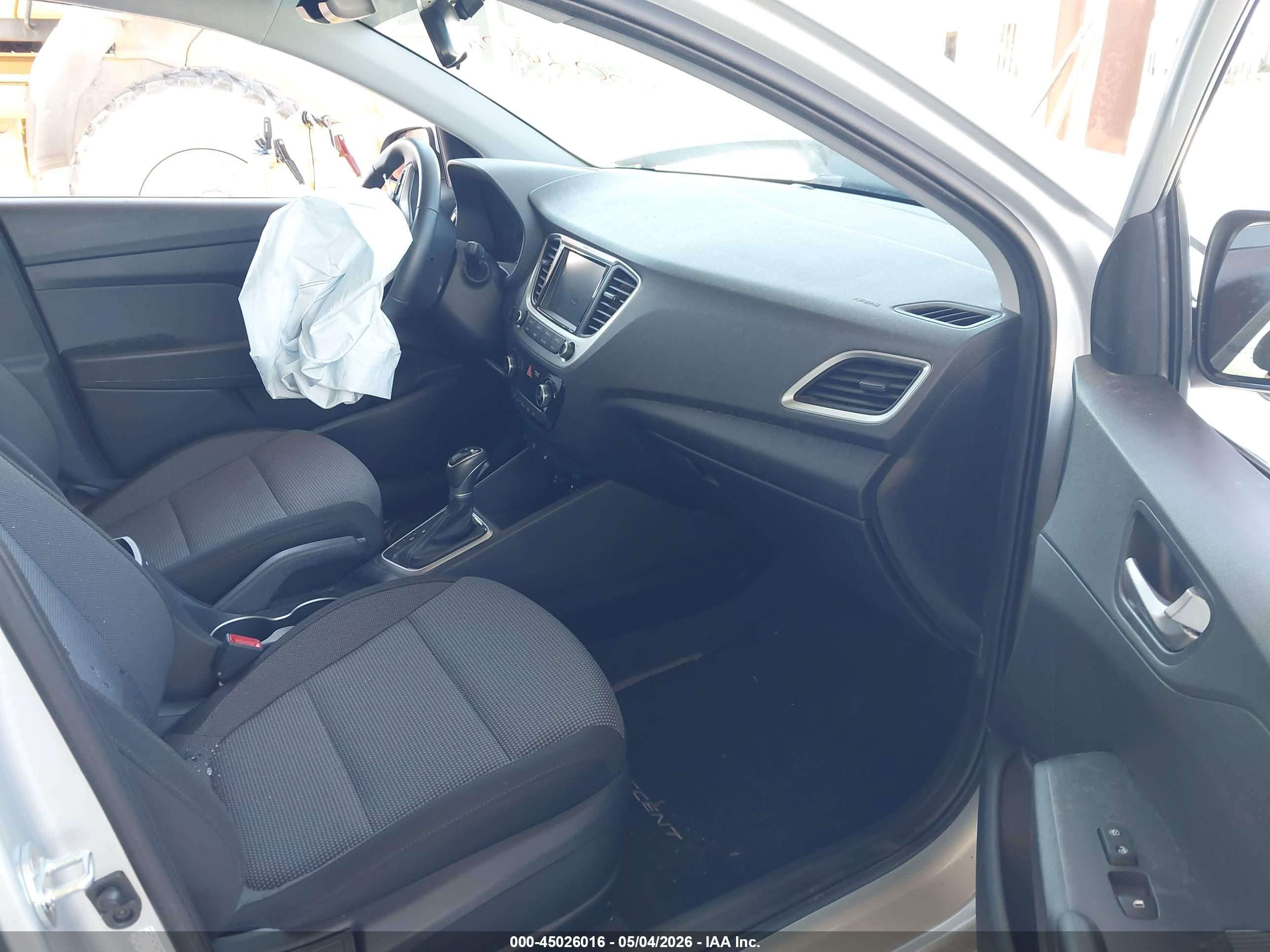 HYUNDAI ACCENT image 5