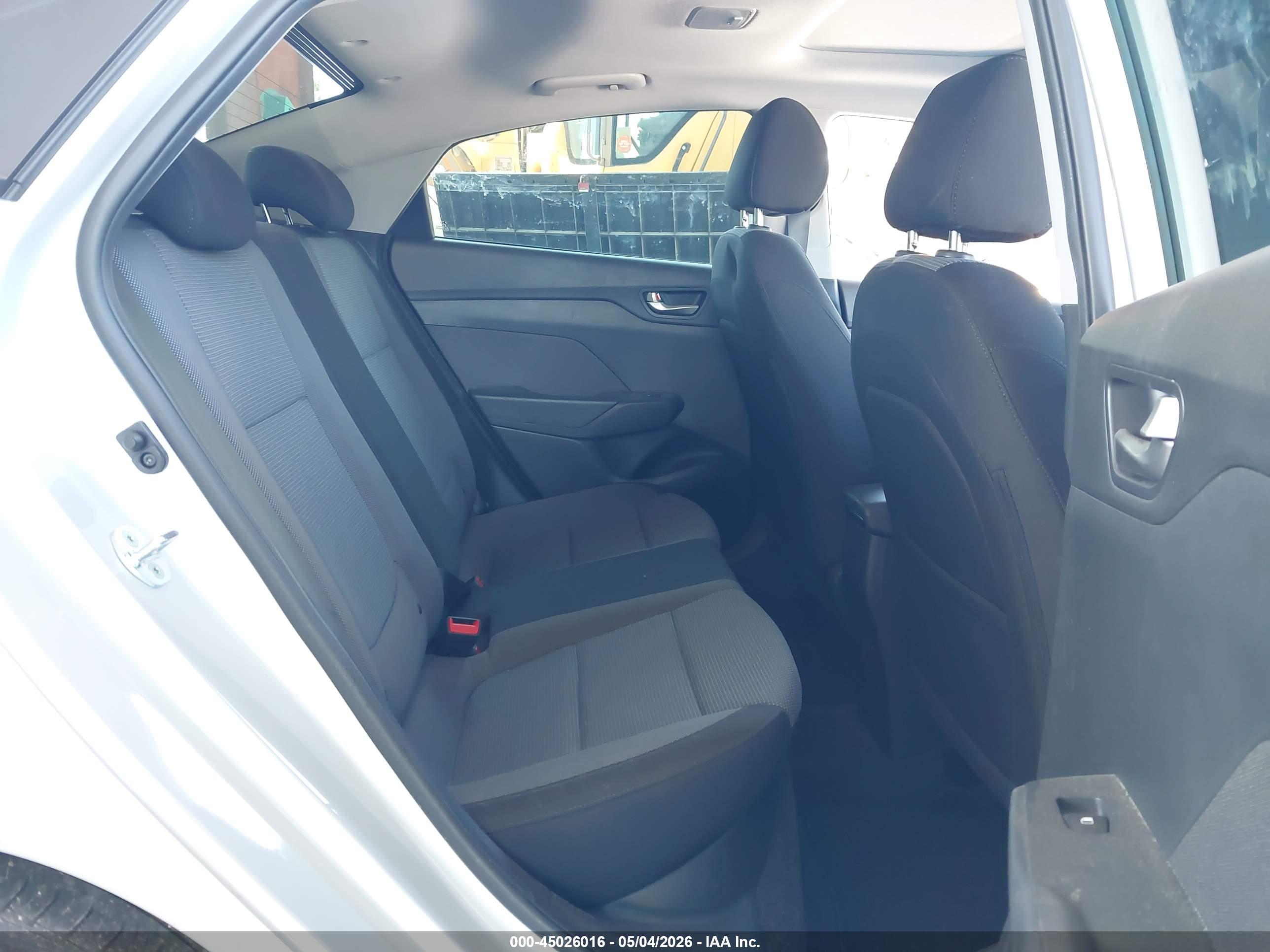 HYUNDAI ACCENT image 8