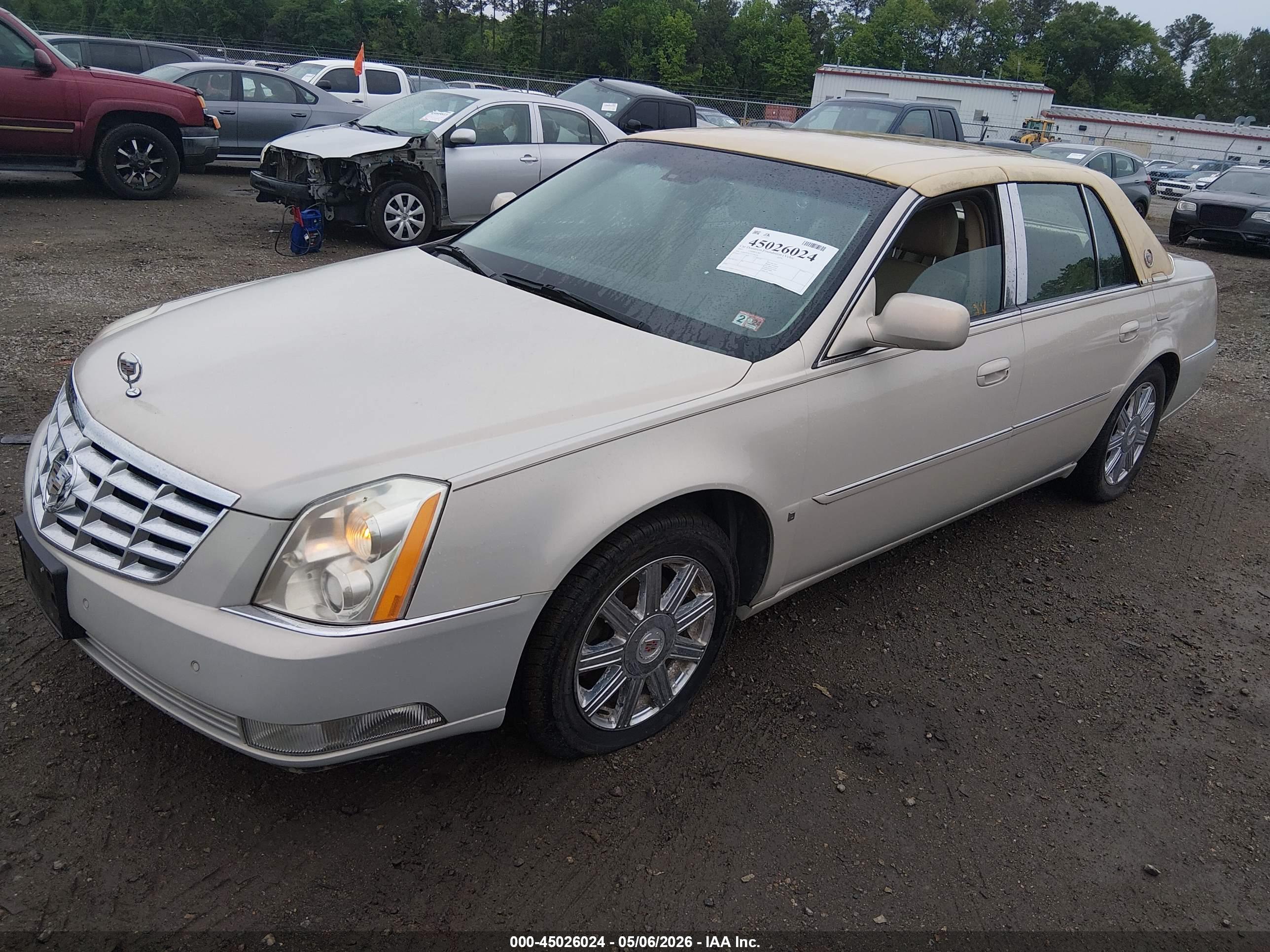 CADILLAC DTS image 2