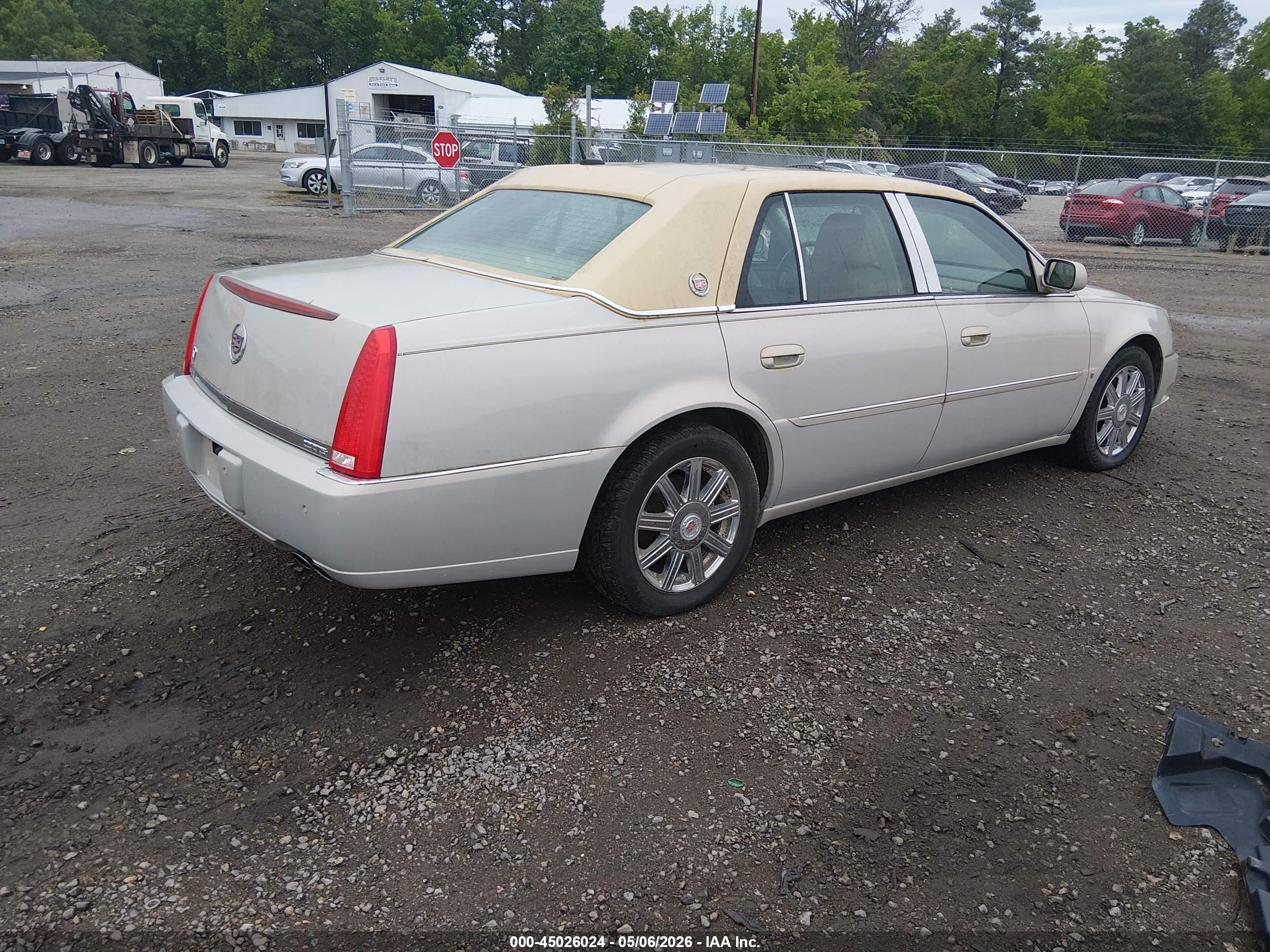CADILLAC DTS image 4
