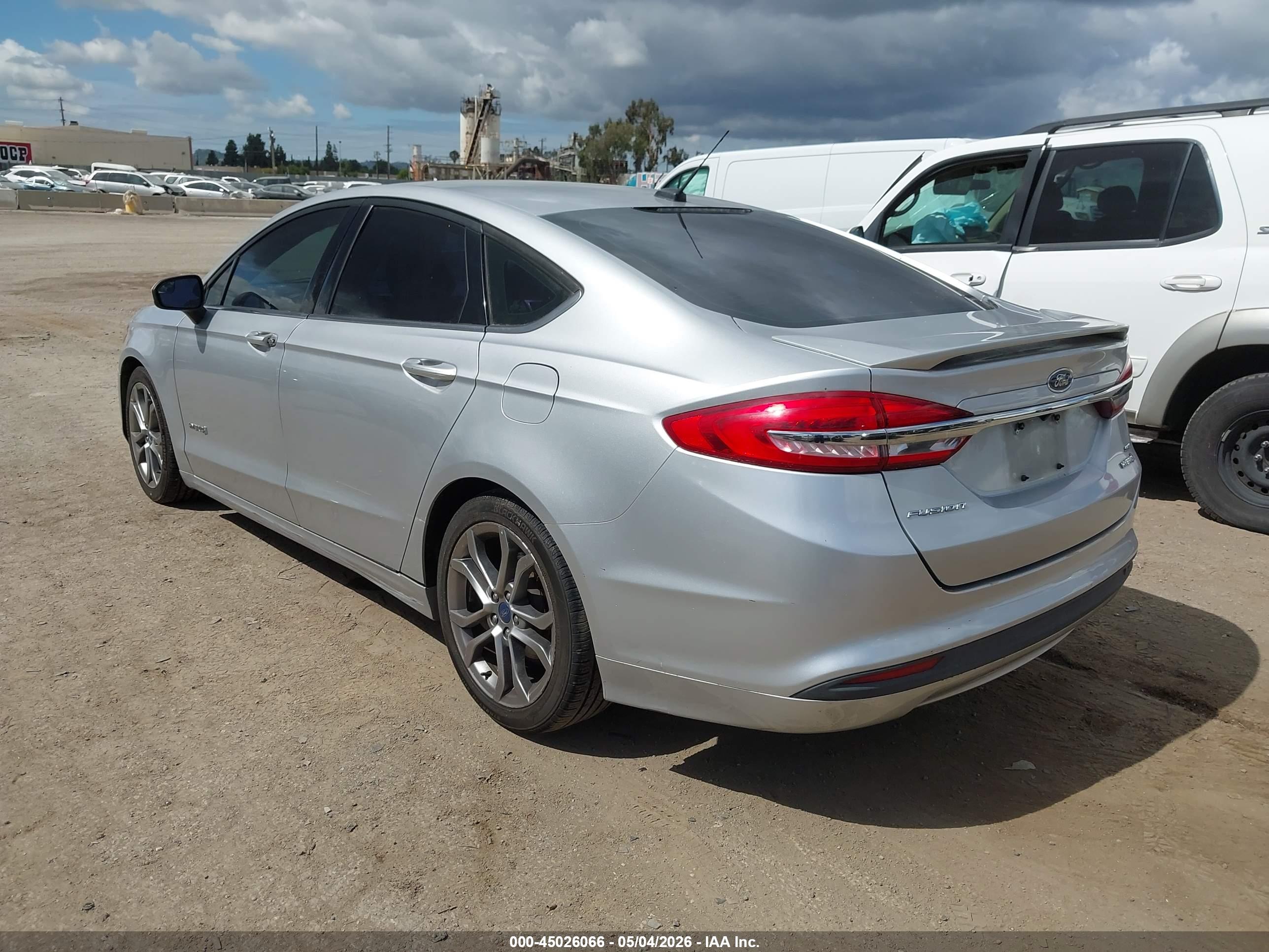 FORD FUSION image 3