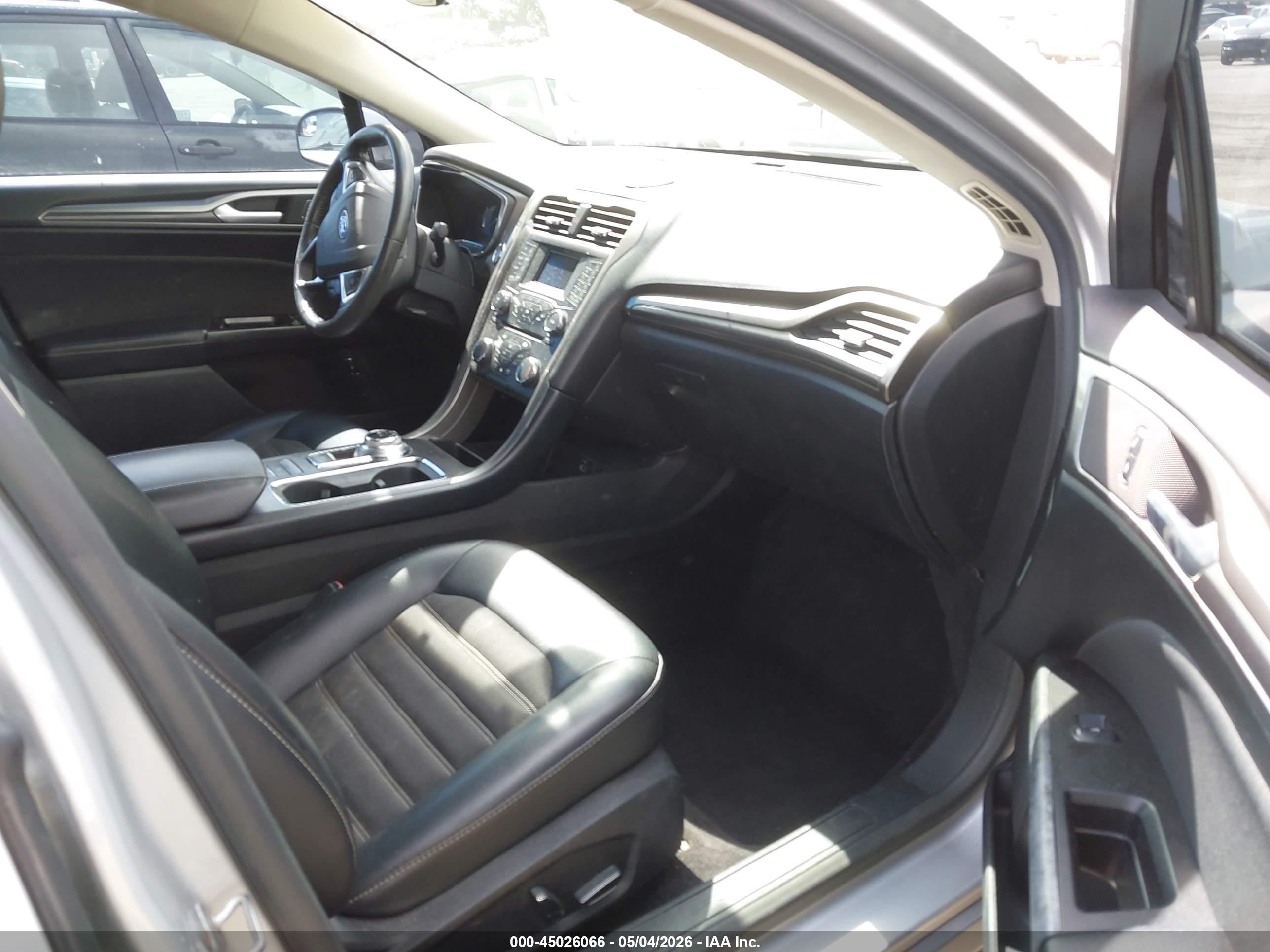 FORD FUSION image 5