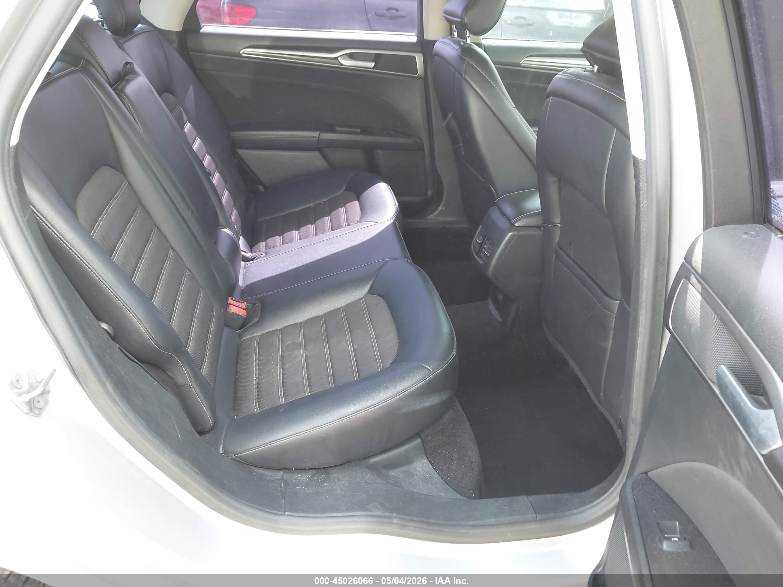 FORD FUSION image 8