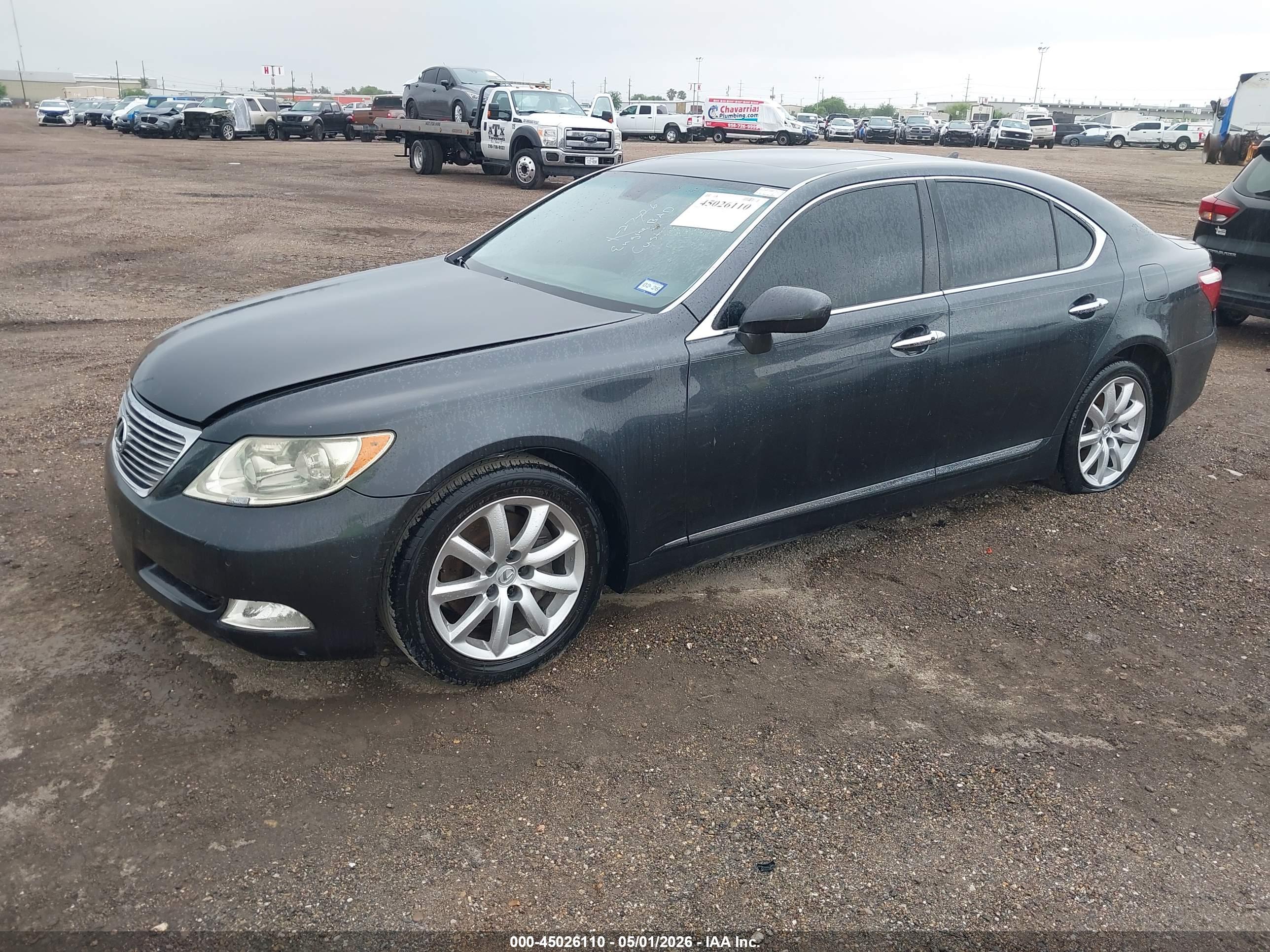LEXUS LS image 2