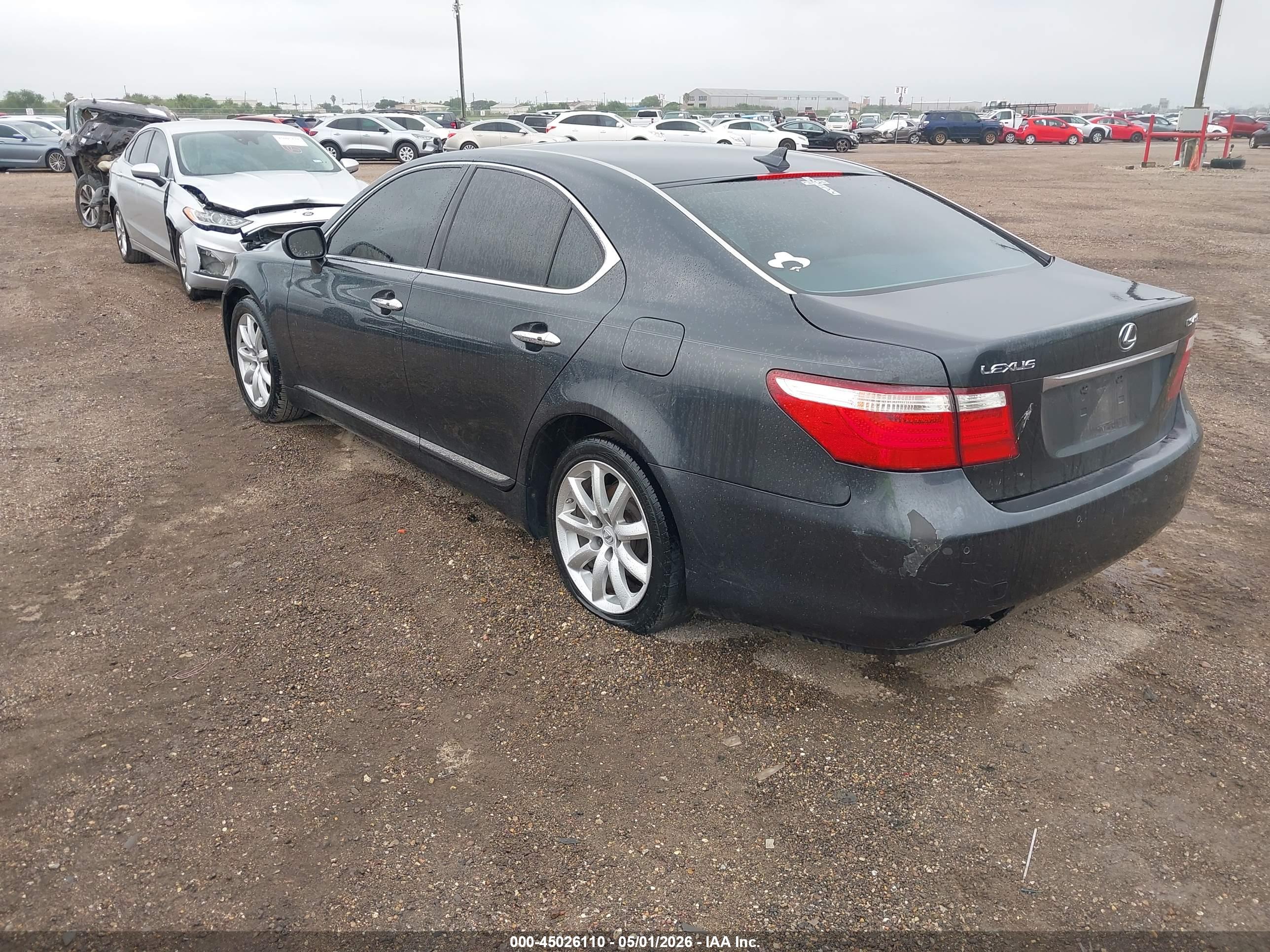 LEXUS LS image 3
