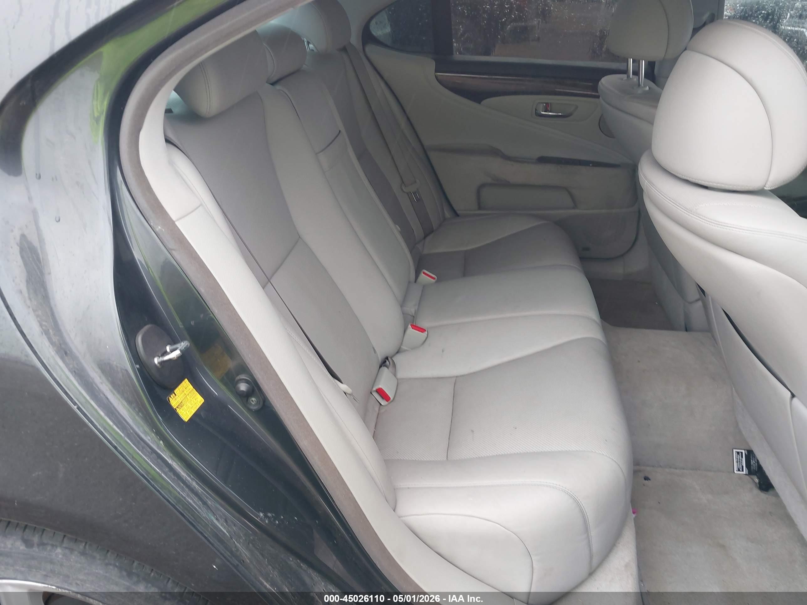LEXUS LS image 8