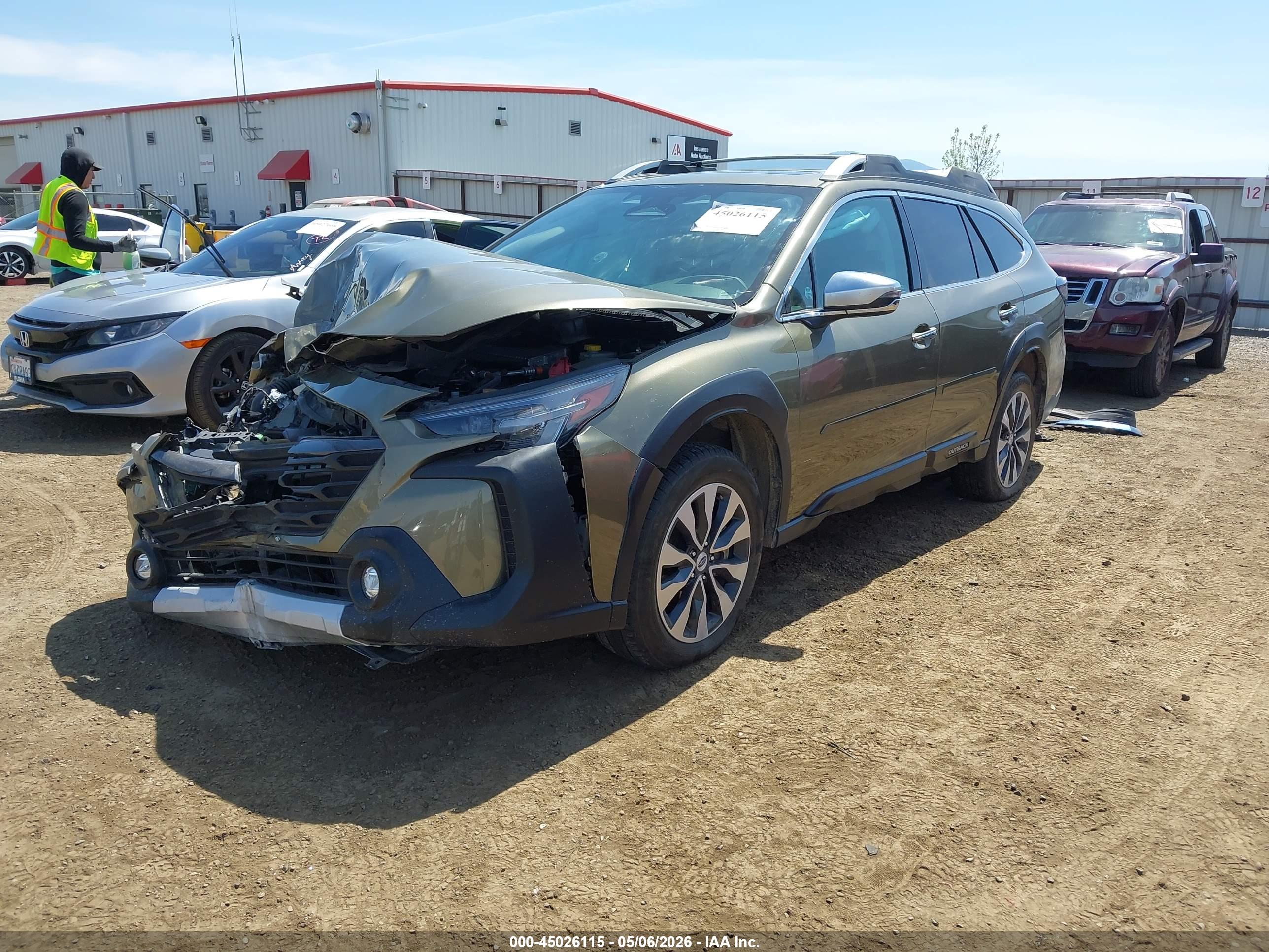SUBARU OUTBACK image 2