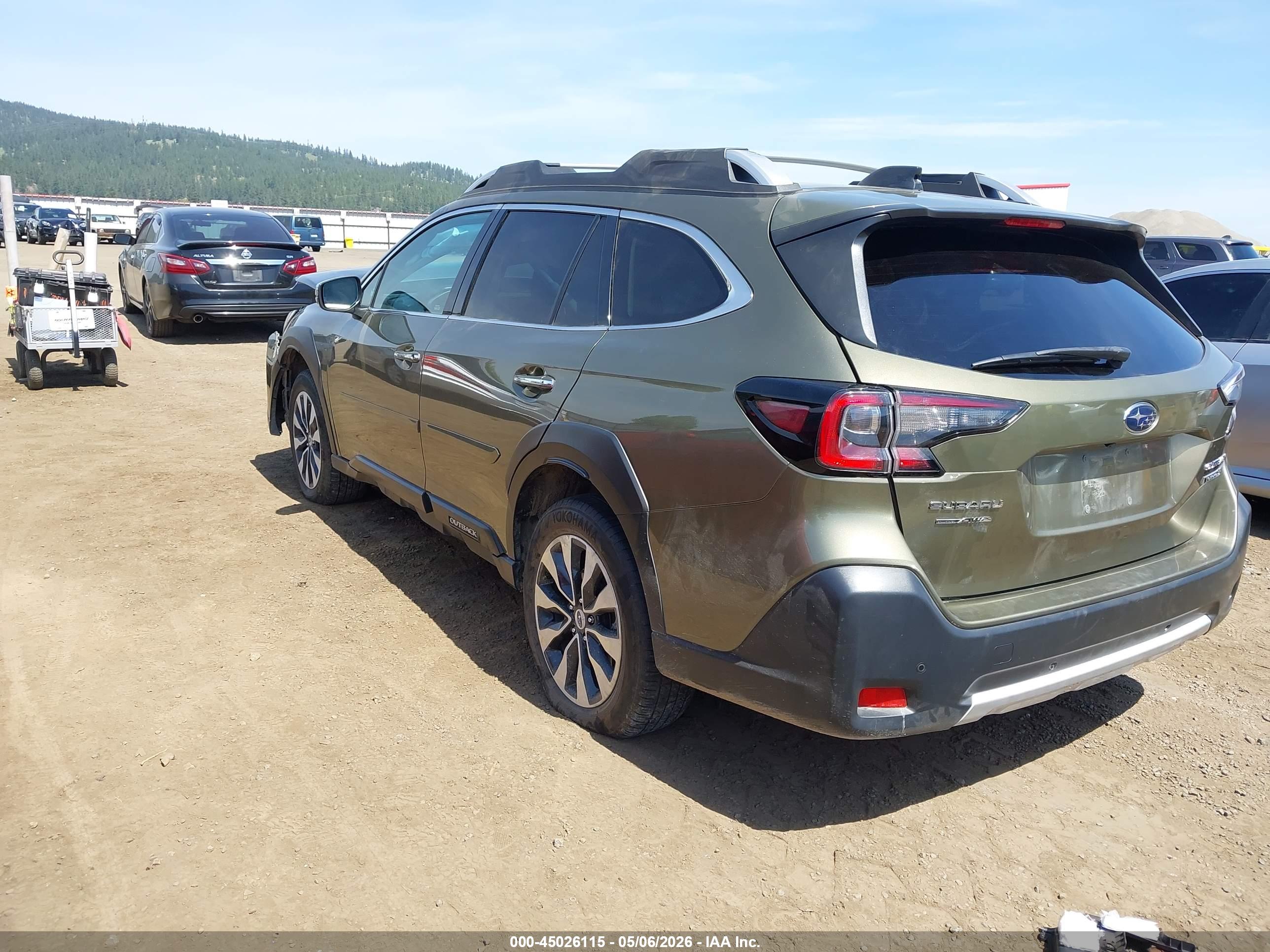 SUBARU OUTBACK image 3