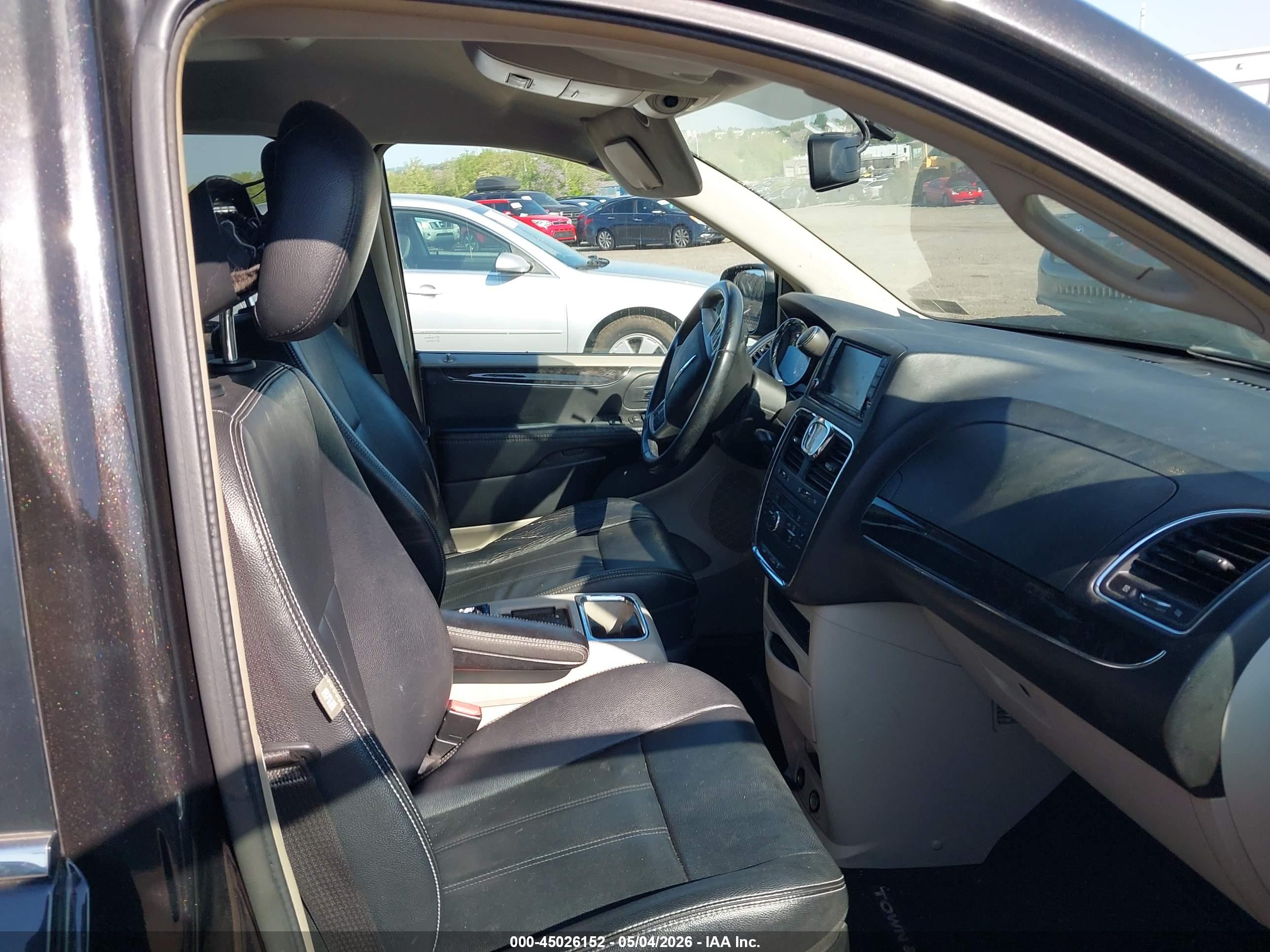 CHRYSLER TOWN image 5